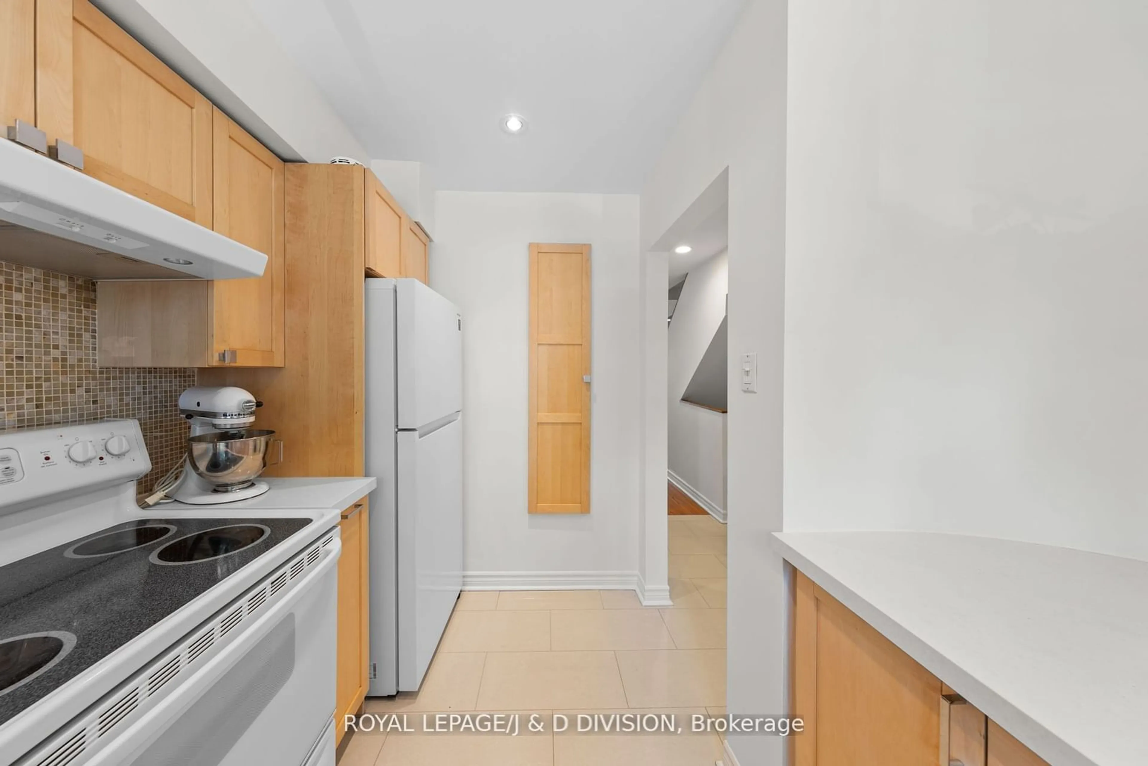 Standard kitchen, wood floors for 134 Dupont St, Toronto Ontario M5R 1V2