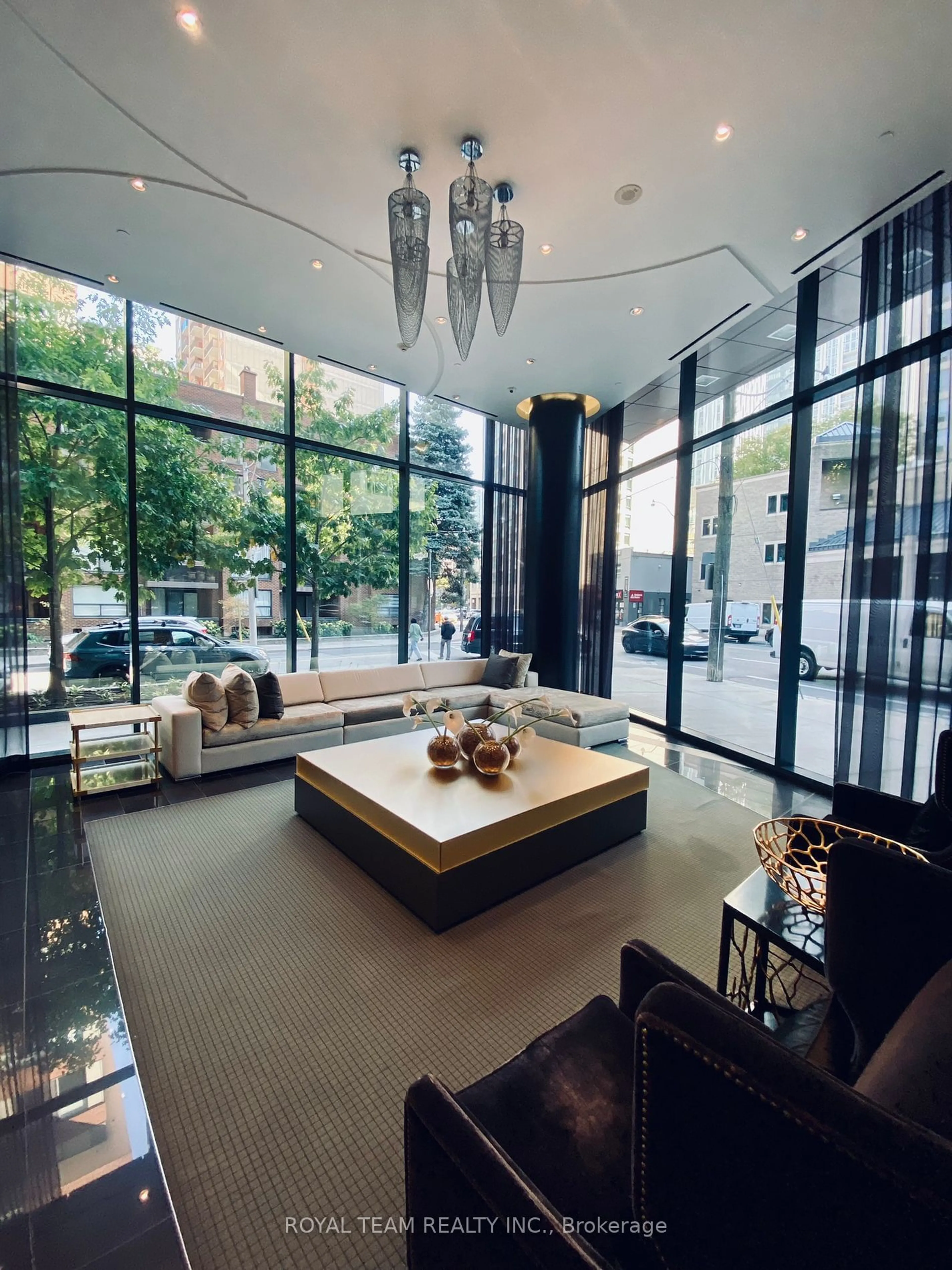 Indoor lobby, ceramic floors for 32 Davenport Rd #1403, Toronto Ontario M5R 0B5