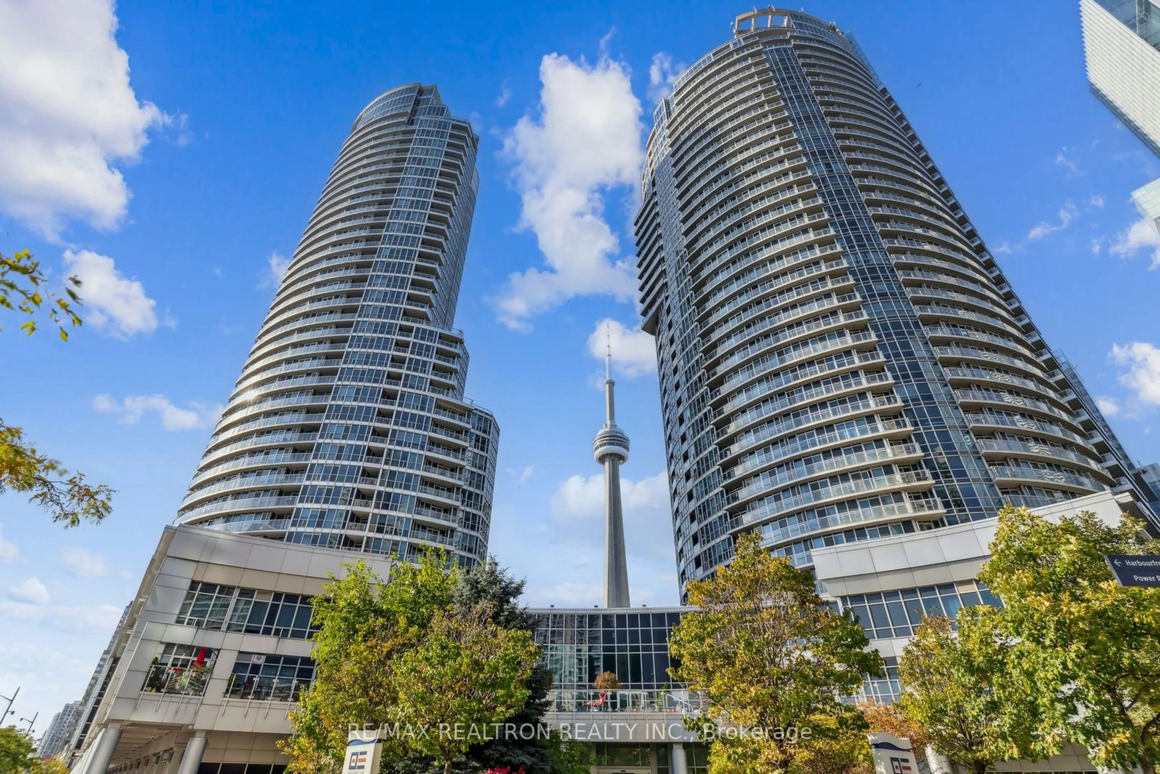 A pic from exterior of the house or condo, the front or back of building for 208 Queens Quay #3008, Toronto Ontario M5J 2Y5