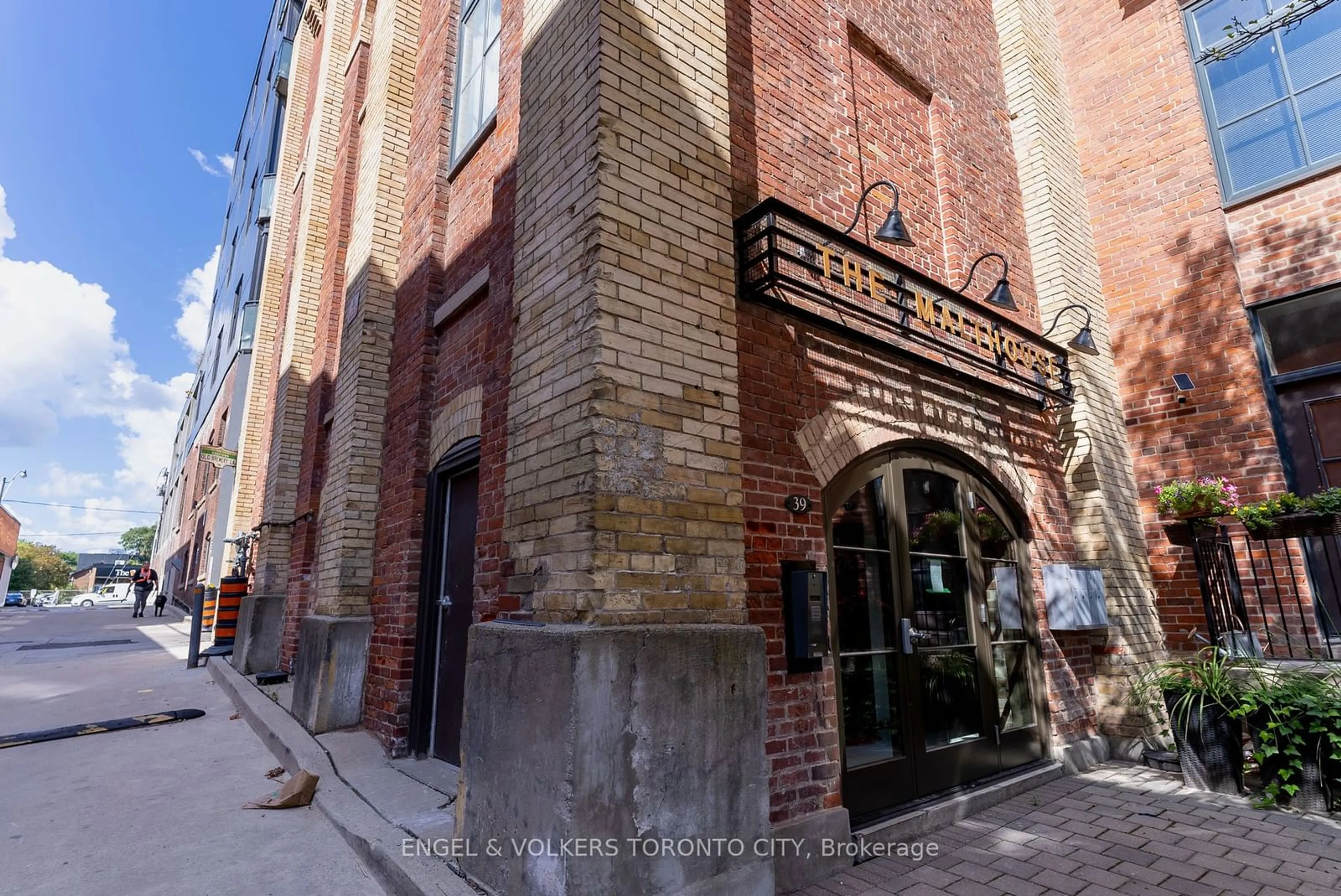 Patio, the street view for 39 Old Brewery Lane #4, Toronto Ontario M5A 3P2