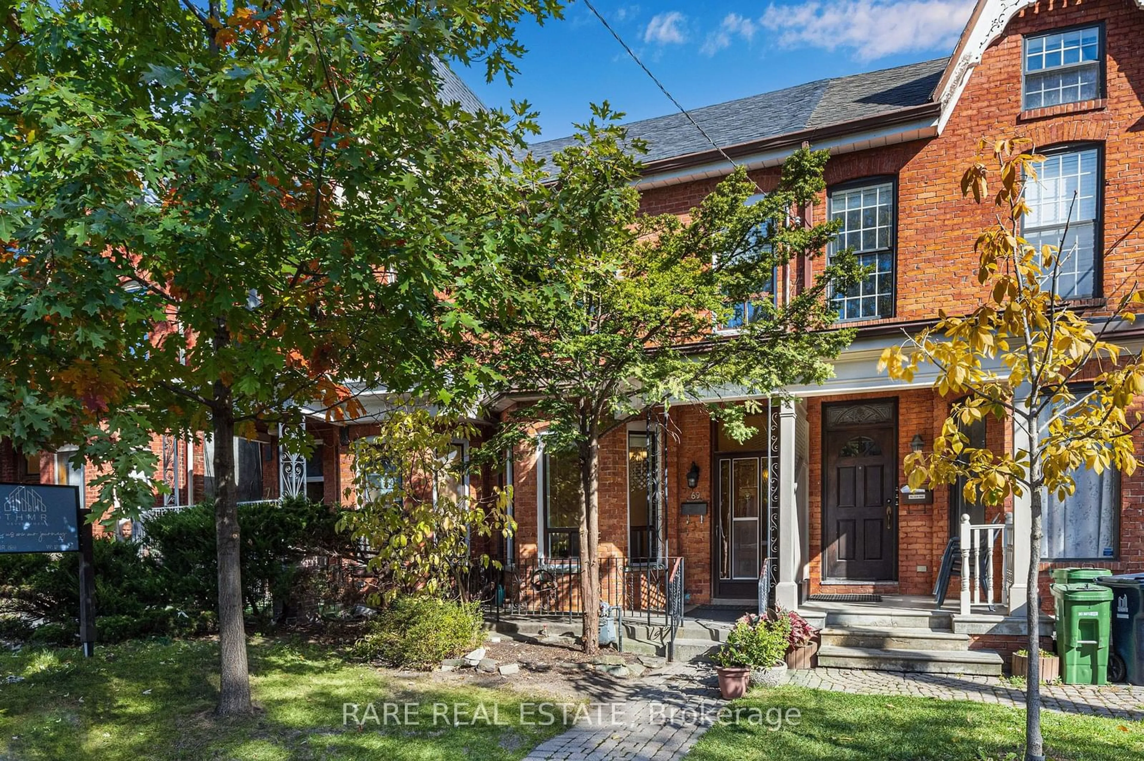 Home with brick exterior material for 69 Robert St, Toronto Ontario M5S 2K4