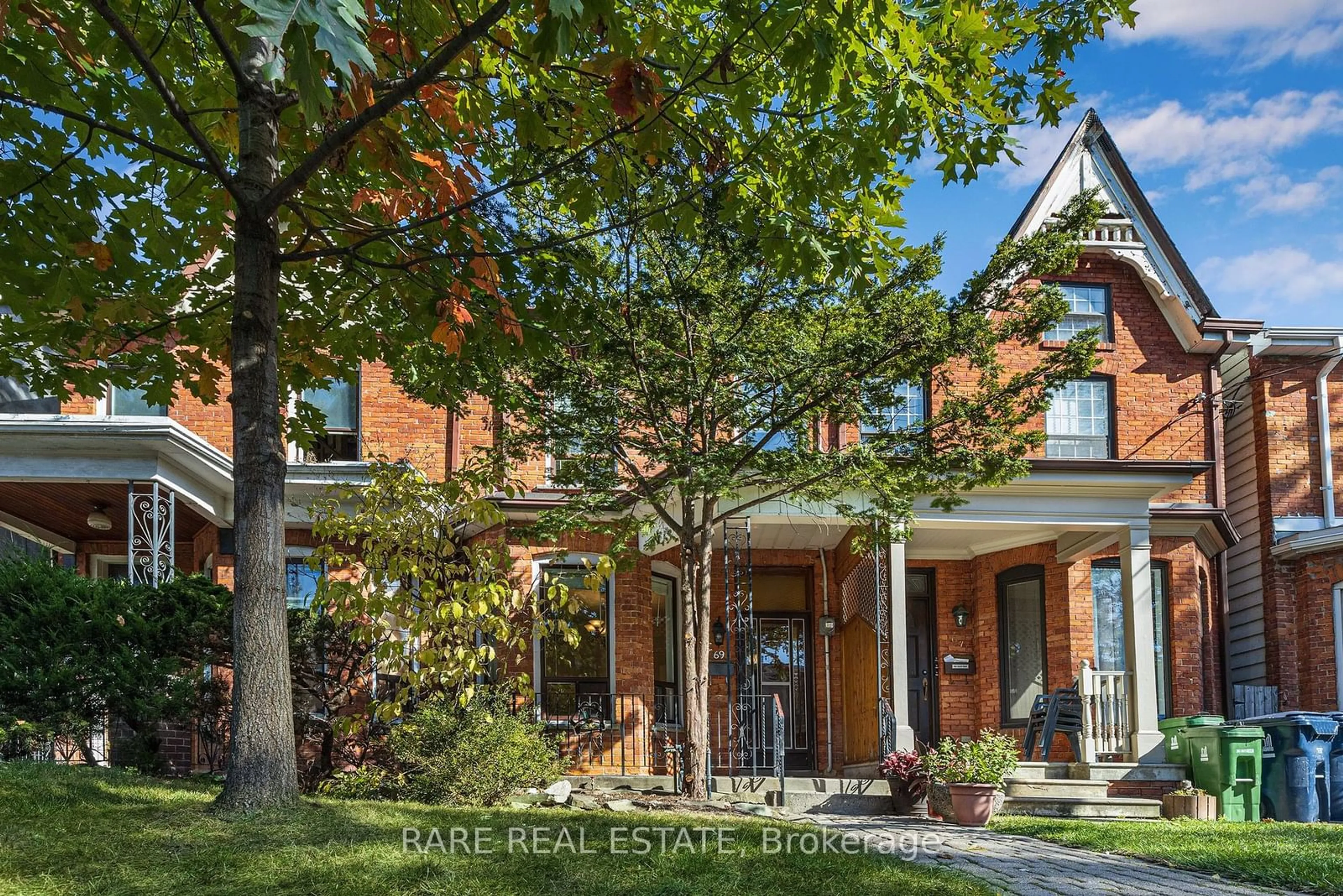 Home with brick exterior material for 69 Robert St, Toronto Ontario M5S 2K4