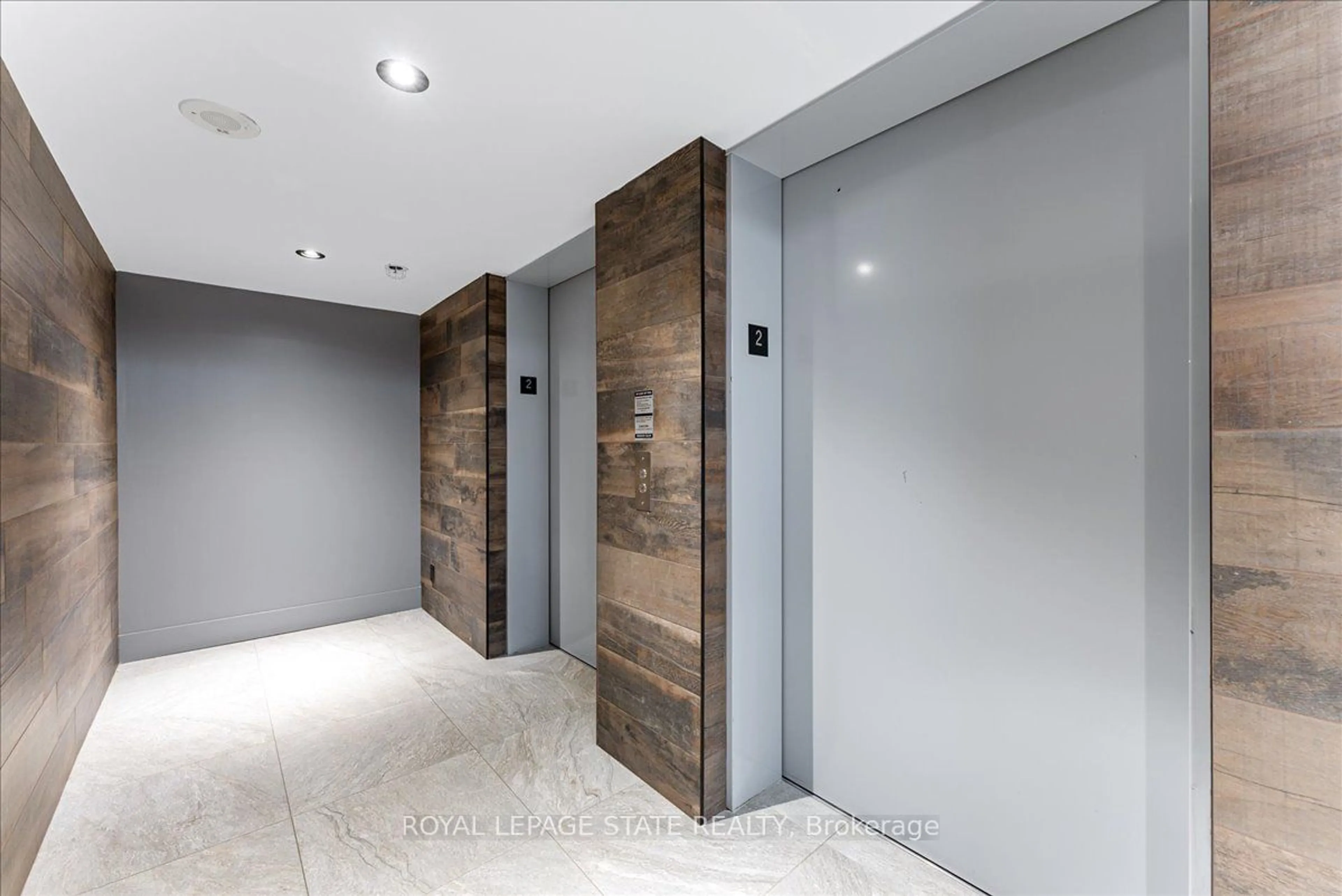 Indoor foyer, wood floors for 68 ABELL St #201, Toronto Ontario M6J 0B1