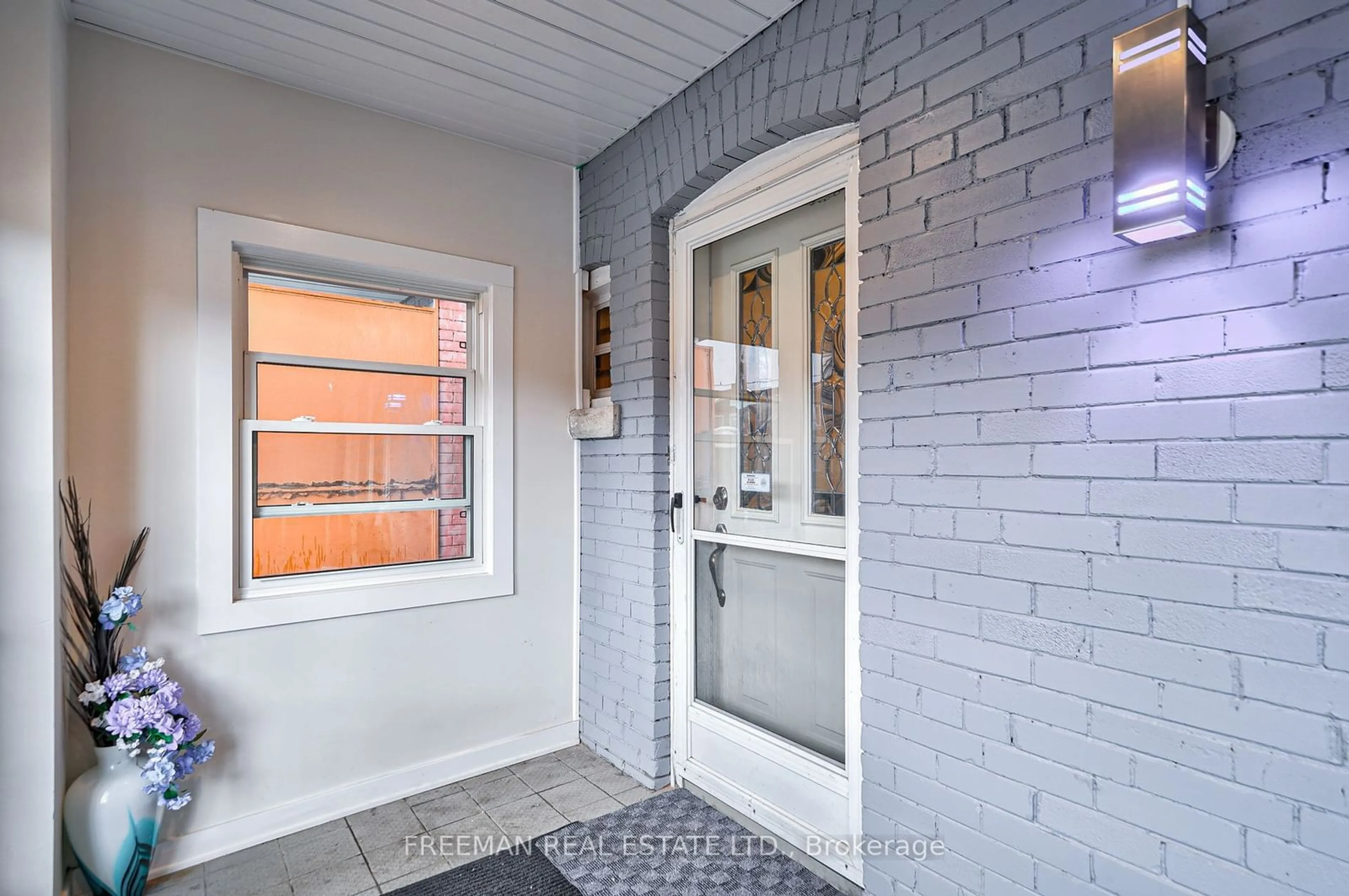 Indoor entryway, ceramic floors for 1925 Dufferin St, Toronto Ontario M6E 3P5