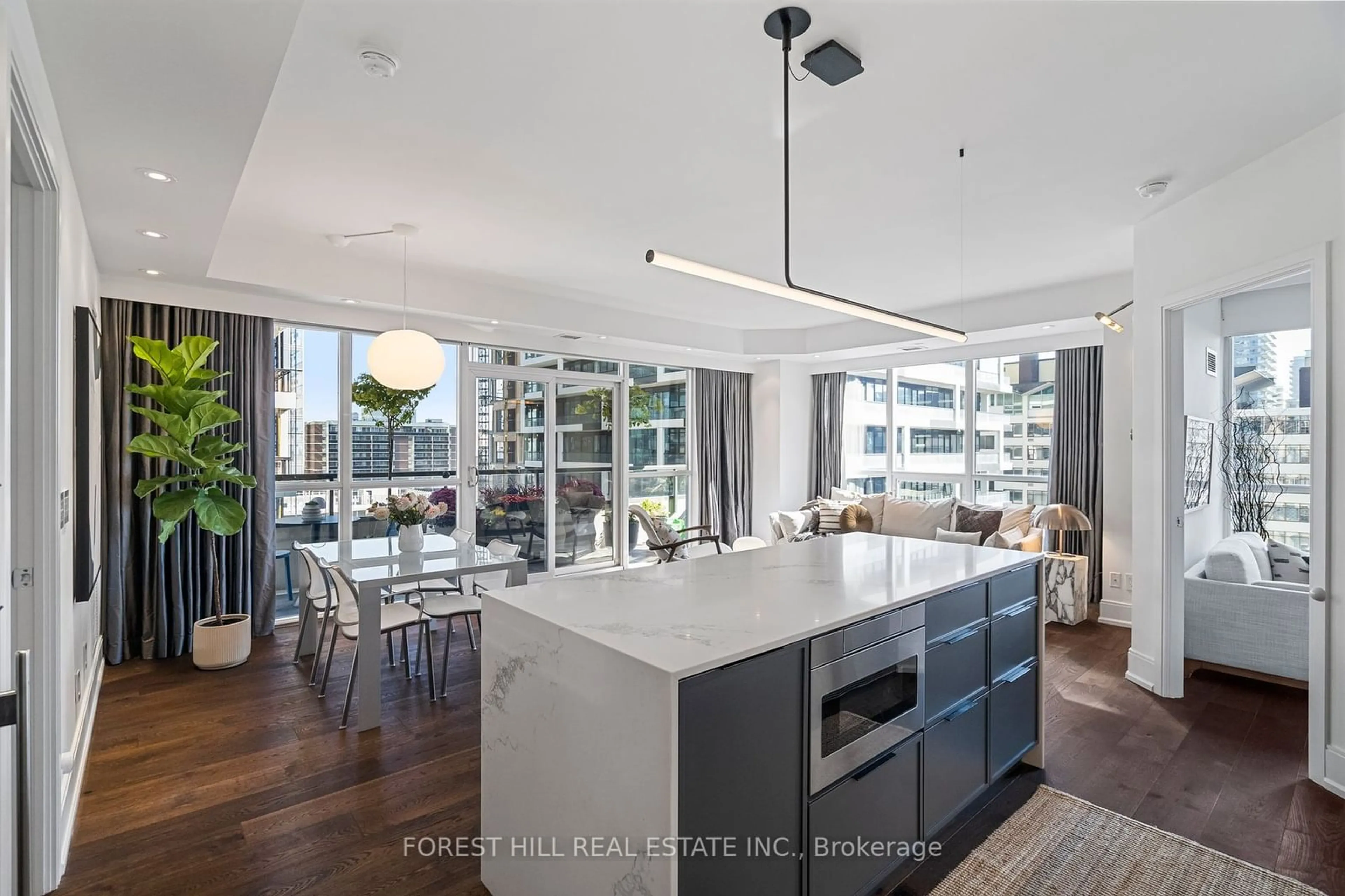 Open concept kitchen for 25 Broadway Ave #1007, Toronto Ontario M4P 1T7