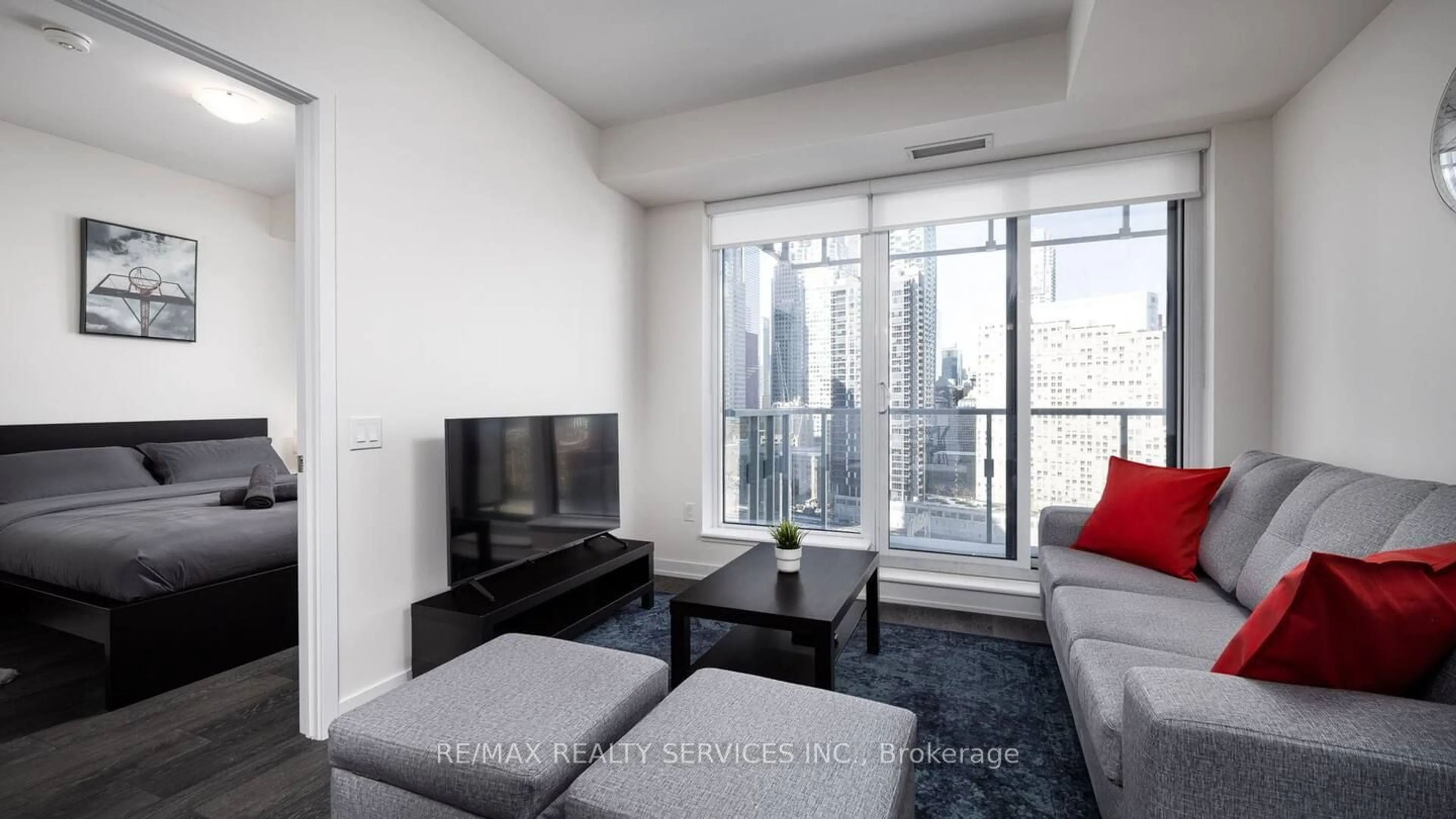 Living room, carpet floors for 28 Freeland St #1806, Toronto Ontario M5E 0E3