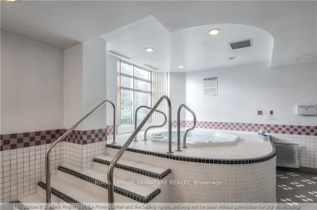 Additional property image - 1700 Eglinton Ave Unit 803