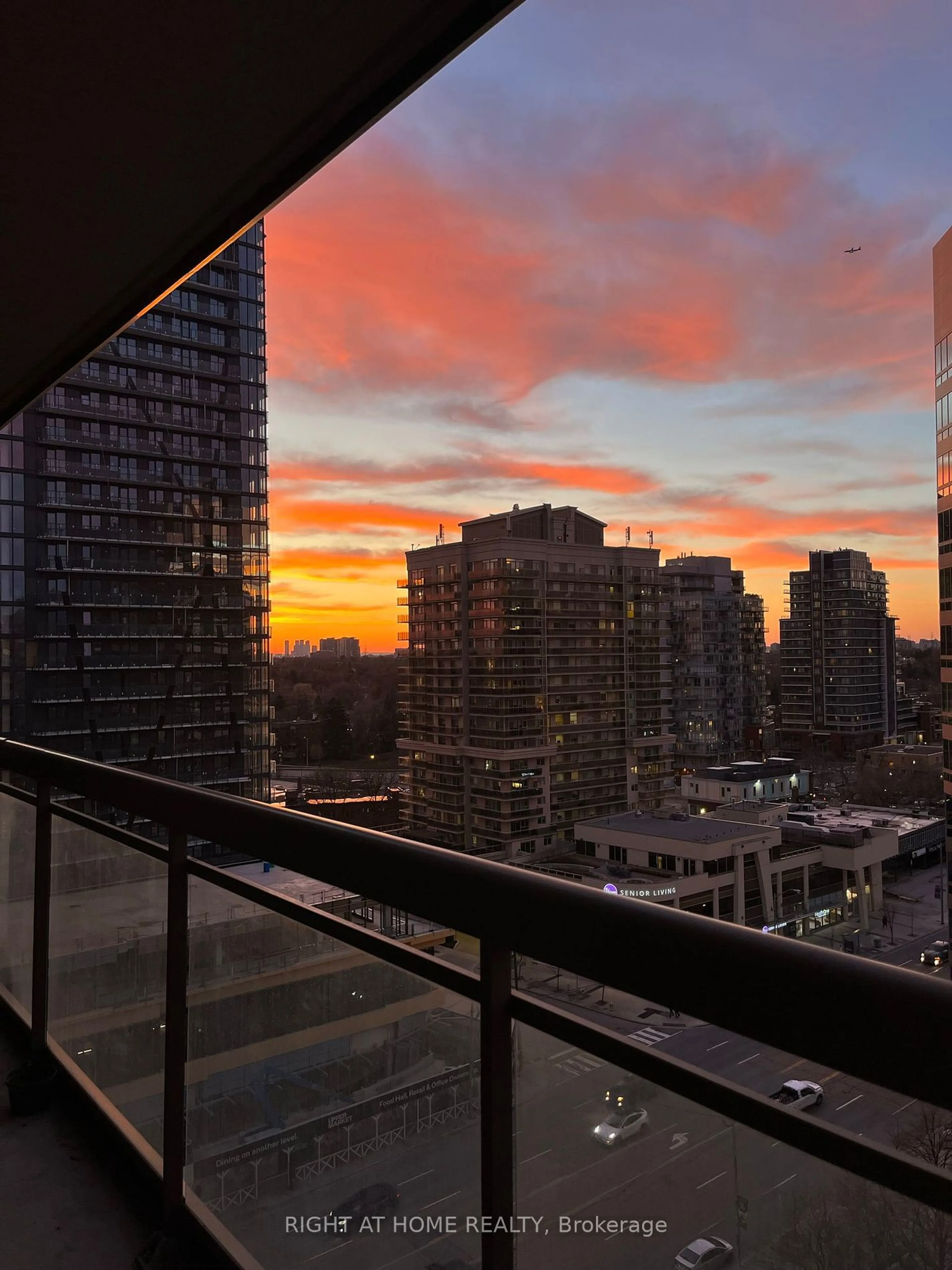 A pic from exterior of the house or condo, the view of city buildings for 18 Parkview Ave #1601, Toronto Ontario M2N 7H7