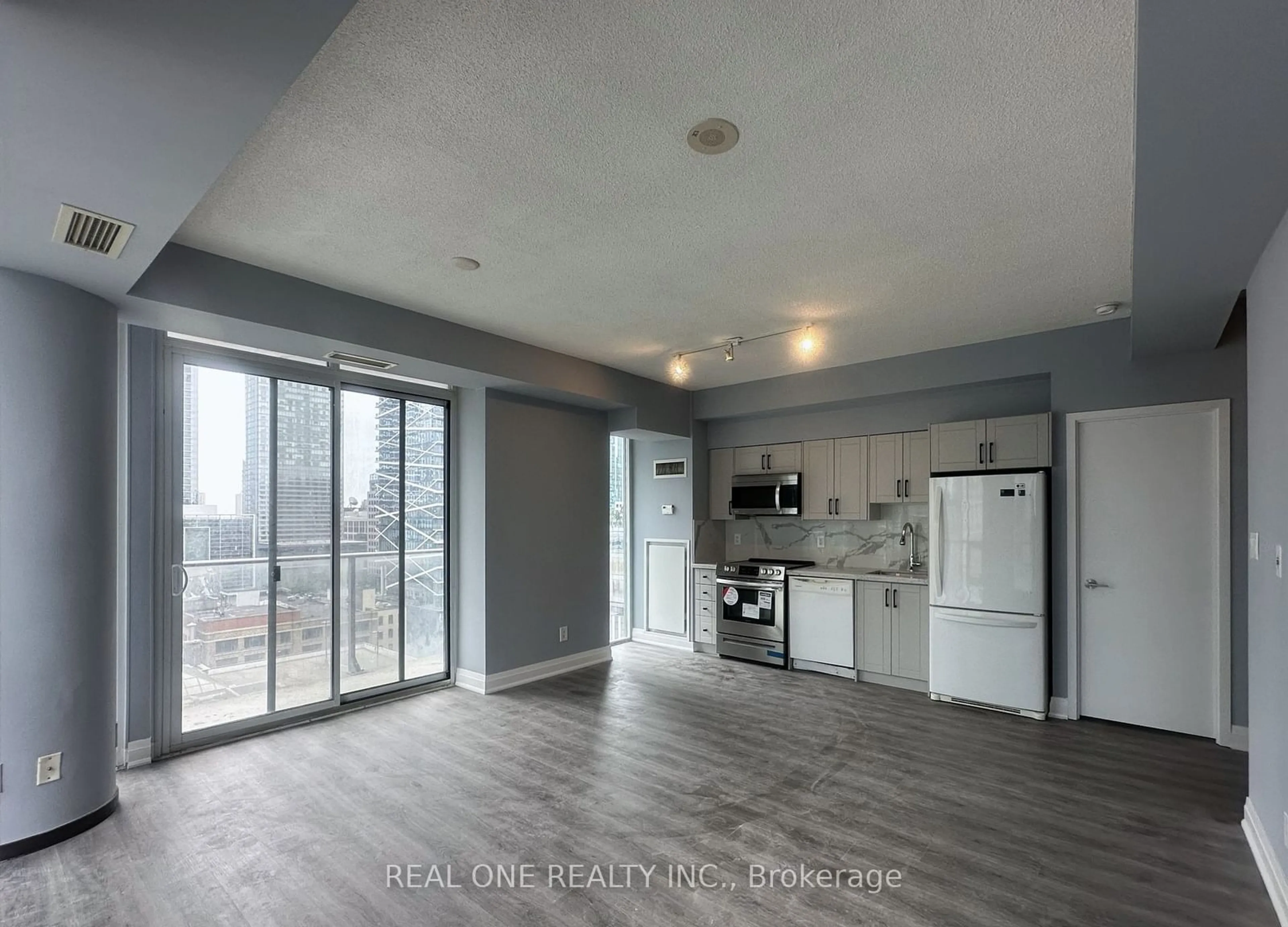 Open concept kitchen for 126 Simcoe St #1408, Toronto Ontario M5H 4E6