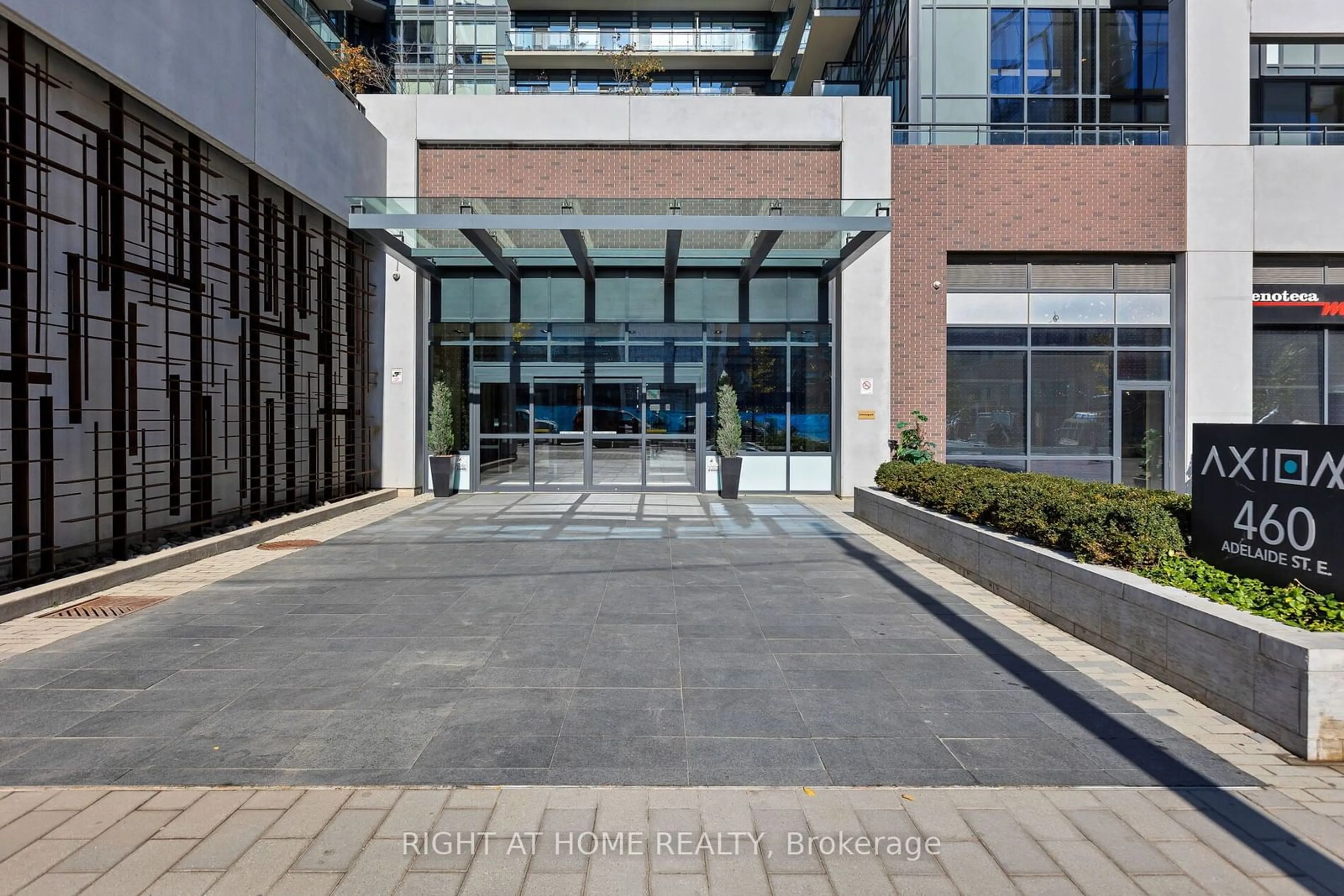 Indoor foyer, ceramic floors for 460 Adelaide St #PH 216, Toronto Ontario M5A 1N6