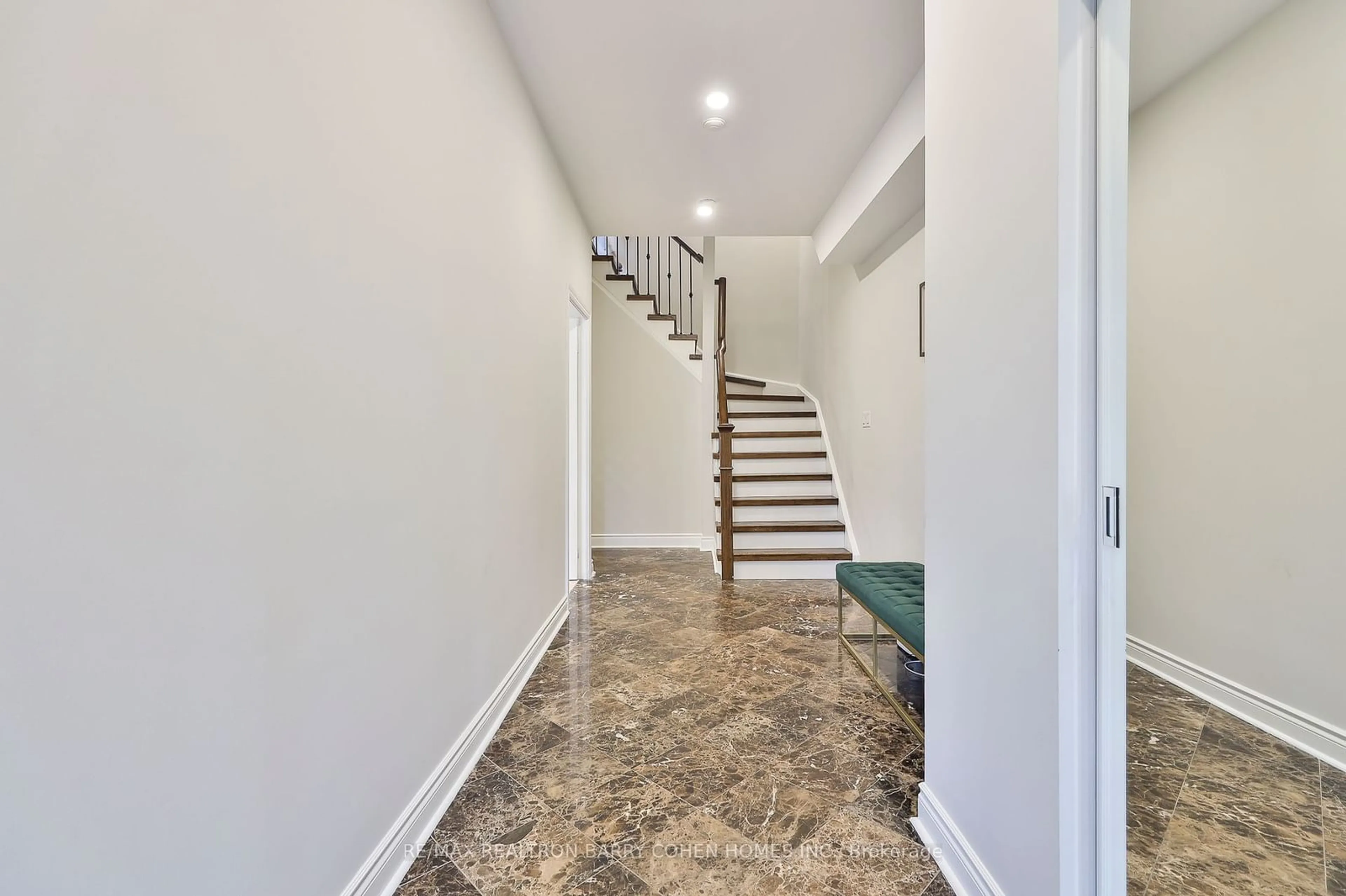 Indoor entryway, cement floor for 8 Rean Dr #Th 10, Toronto Ontario M2K 3B9