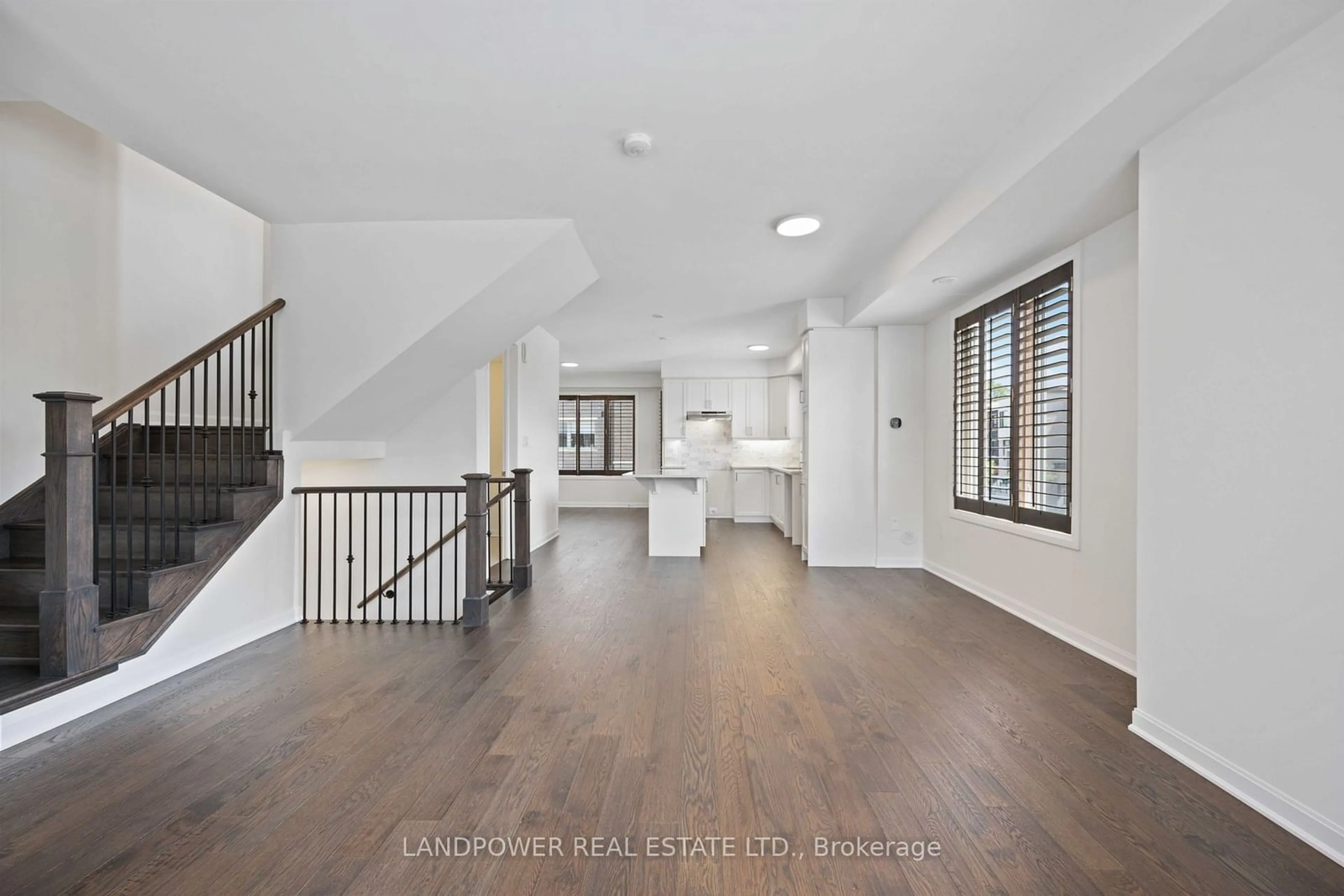 Indoor foyer, wood floors for 205 The Donway East, Toronto Ontario M3B 0B4