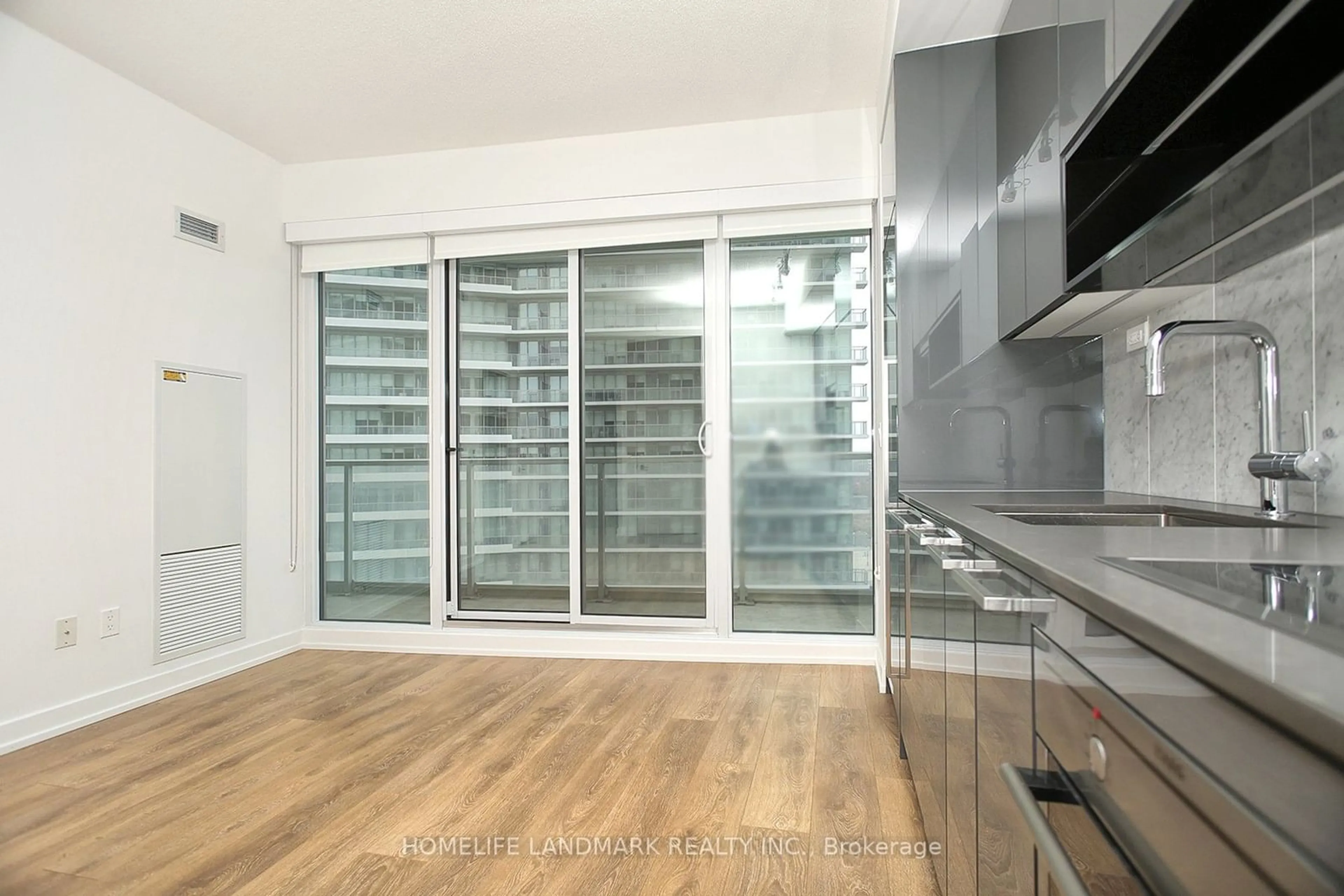 Contemporary kitchen, wood floors, mountain for 115 McMahon Dr #1707, Toronto Ontario M2K 0E3