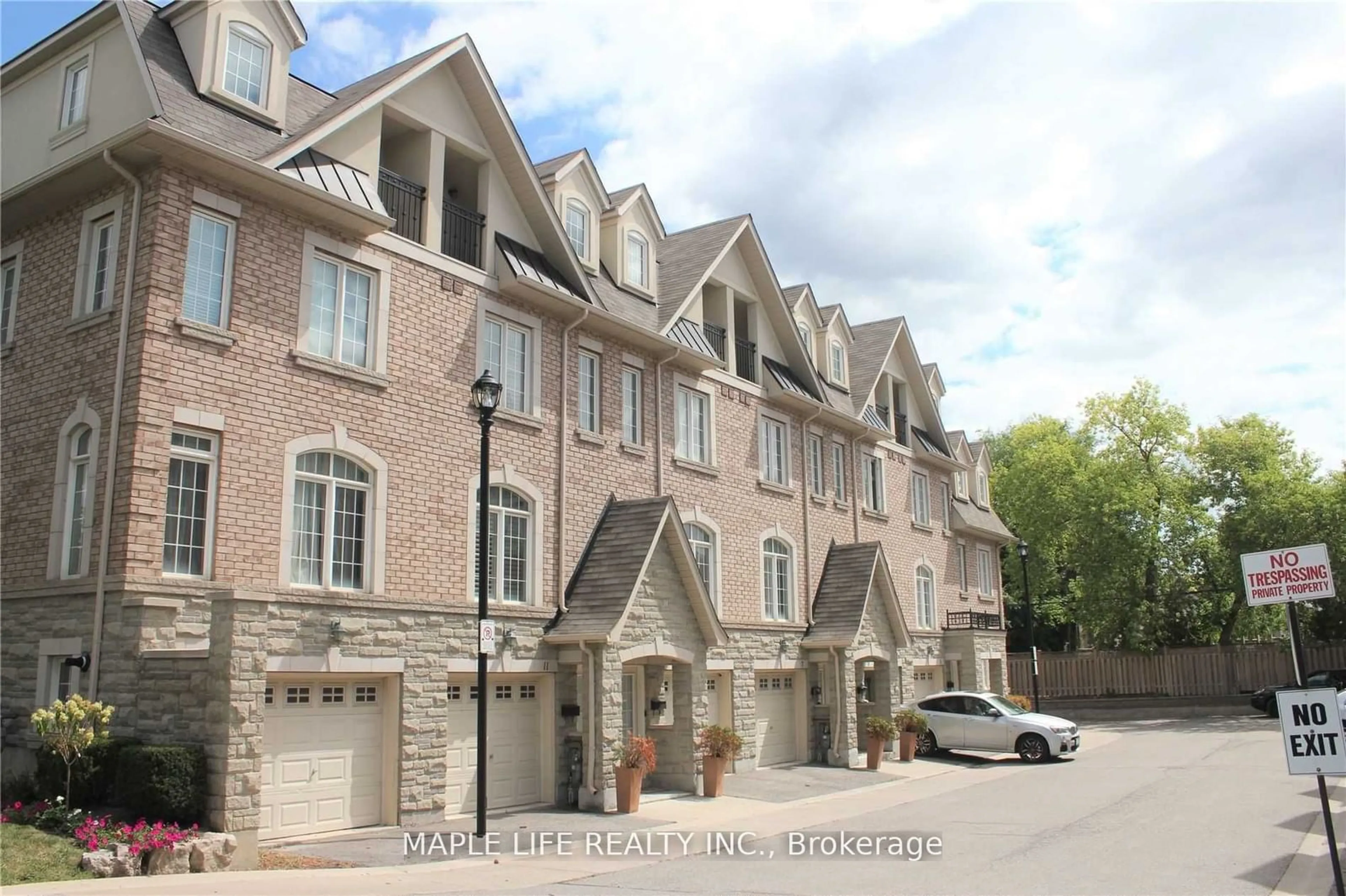 A pic from exterior of the house or condo, the street view for 5 Hayes Lane, Toronto Ontario M2N 0E7