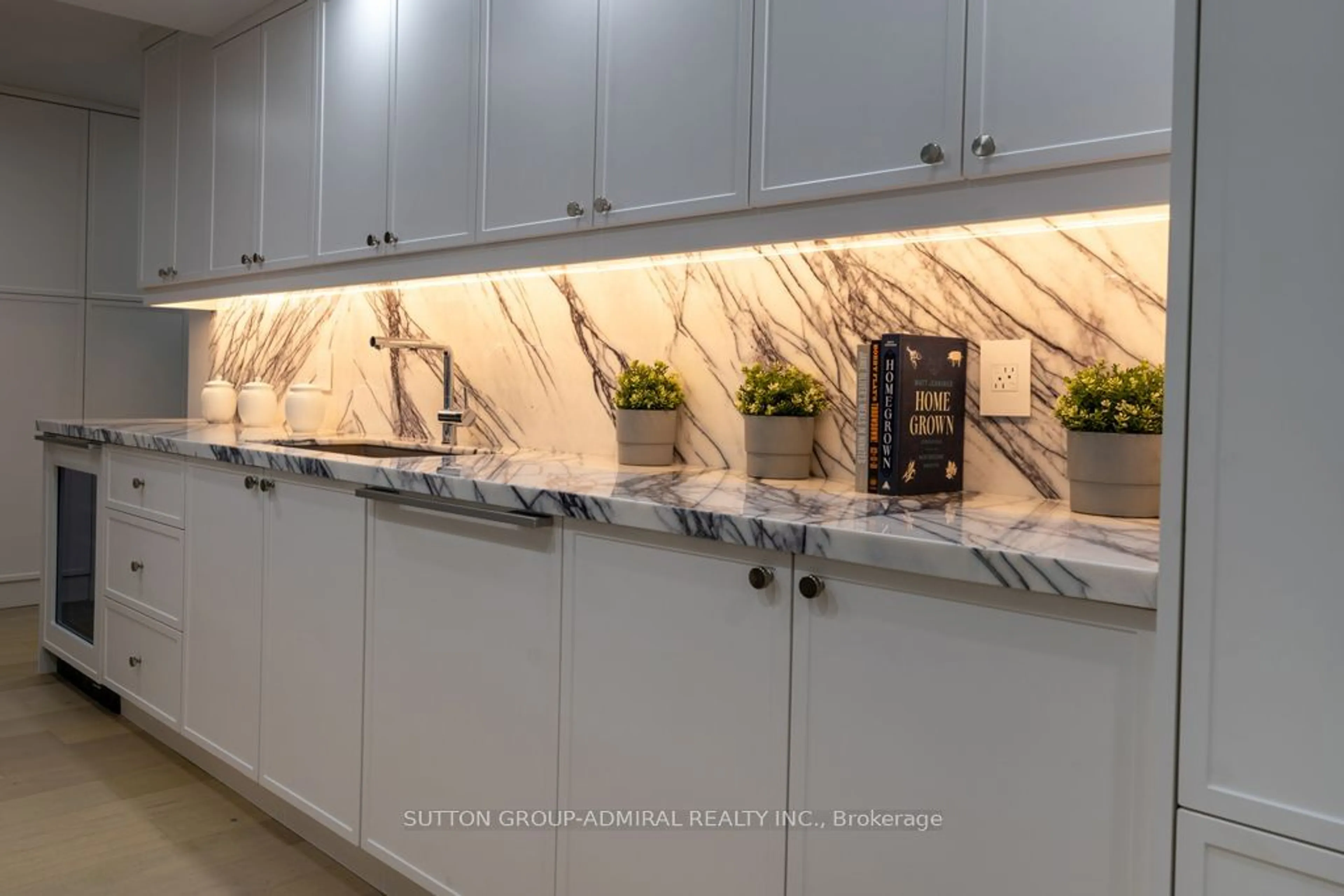 Contemporary kitchen, ceramic floors, mountain for 278 Bloor St #301, Toronto Ontario M4W 3M4