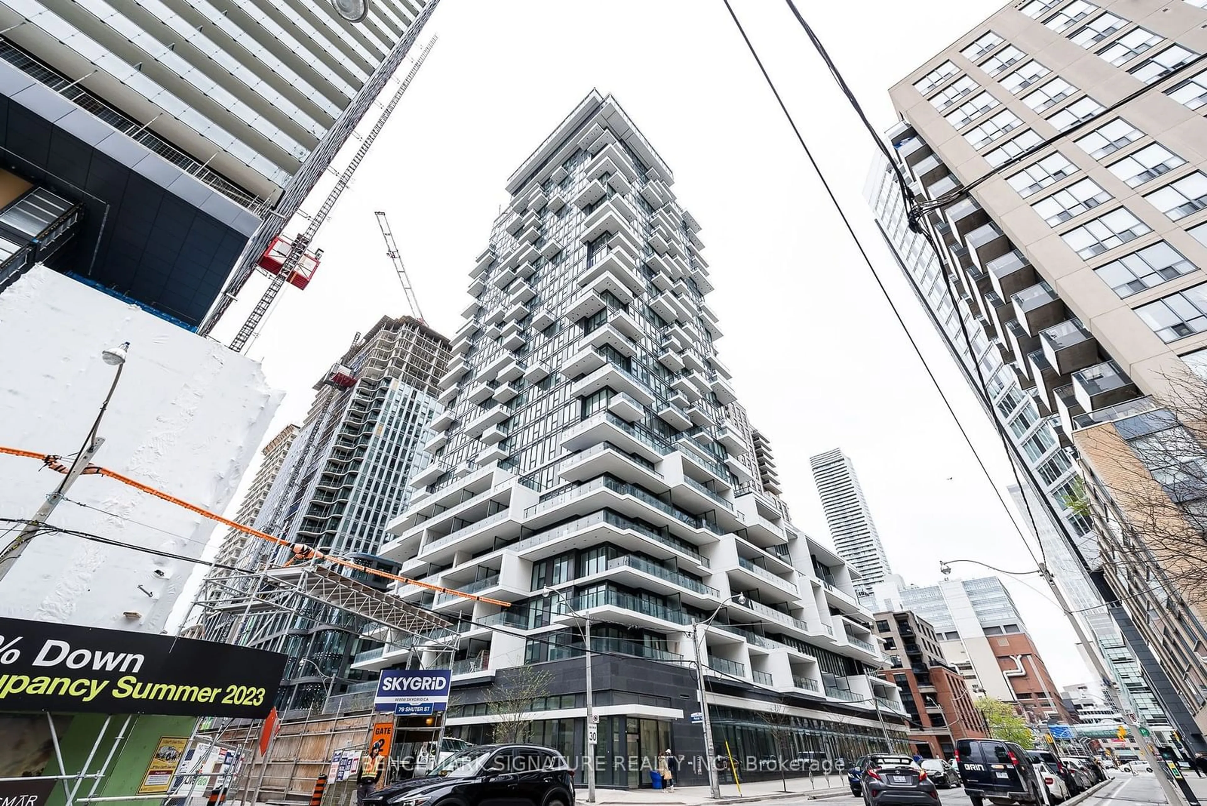 A pic from exterior of the house or condo, the street view for 77 Shuter St #2810, Toronto Ontario M5B 0B8