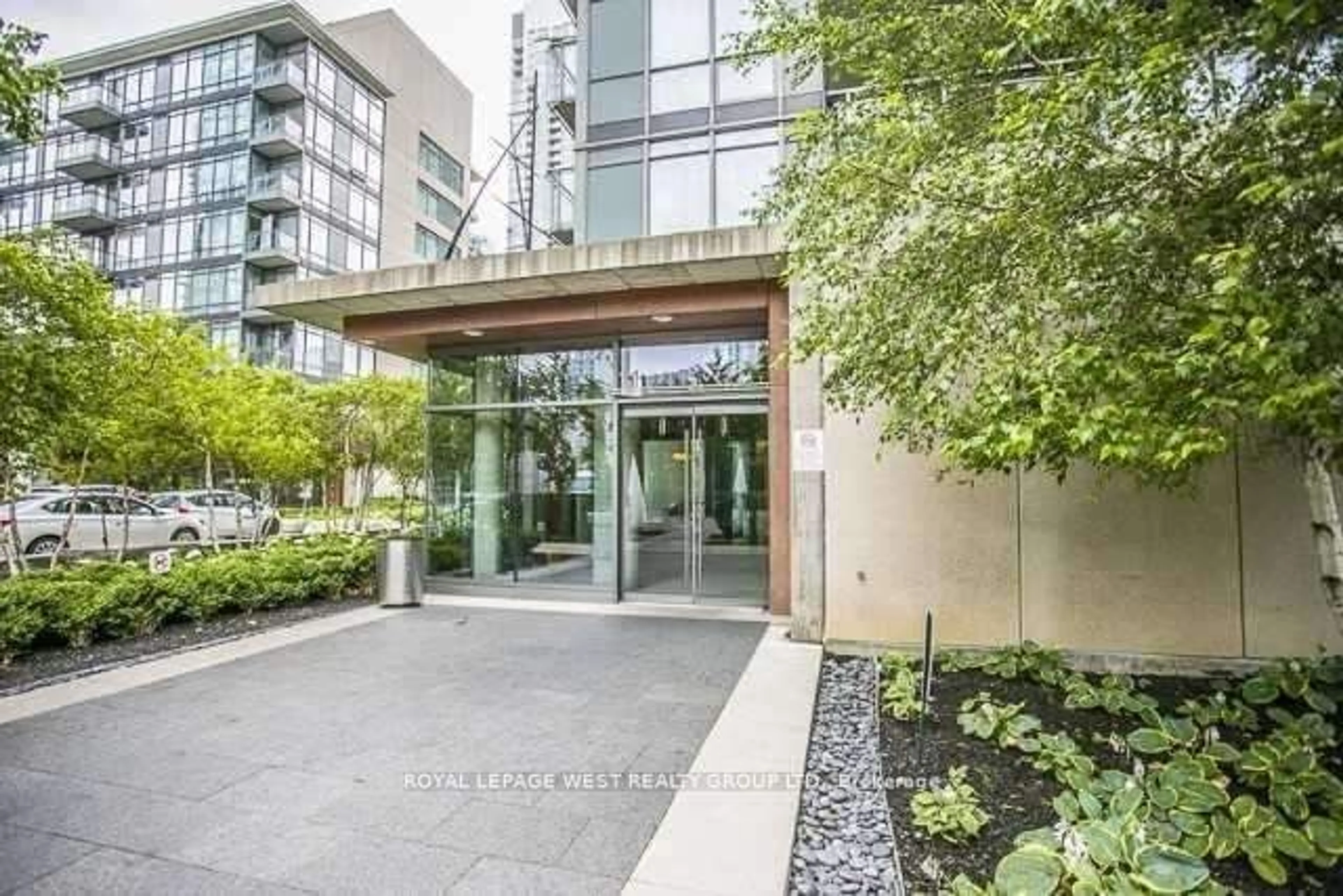 Indoor foyer, cement floor for 11 Brunel Crt #2010, Toronto Ontario M5V 3Y3