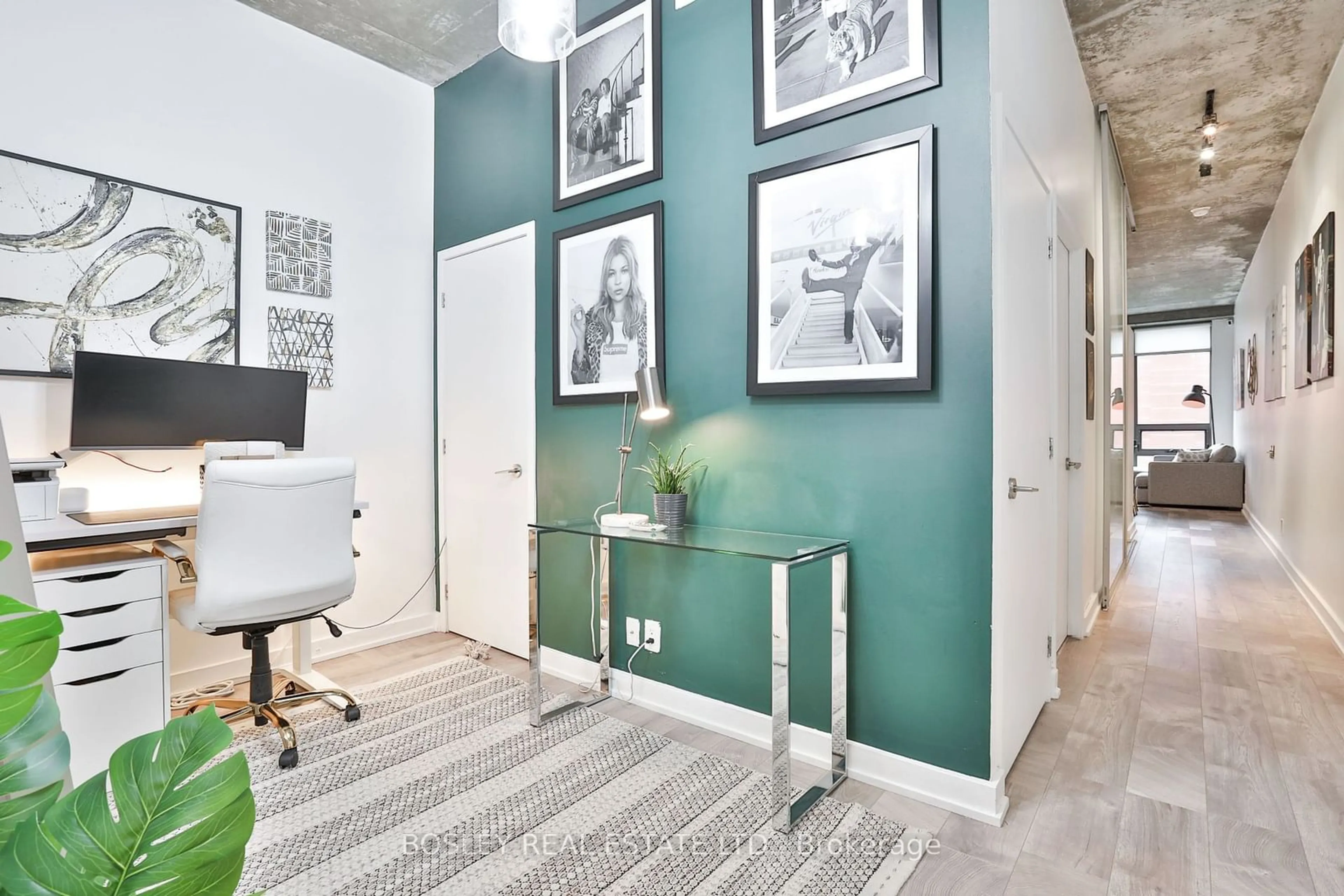 Indoor entryway, wood floors for 33 Mill St #447, Toronto Ontario M5A 3R3