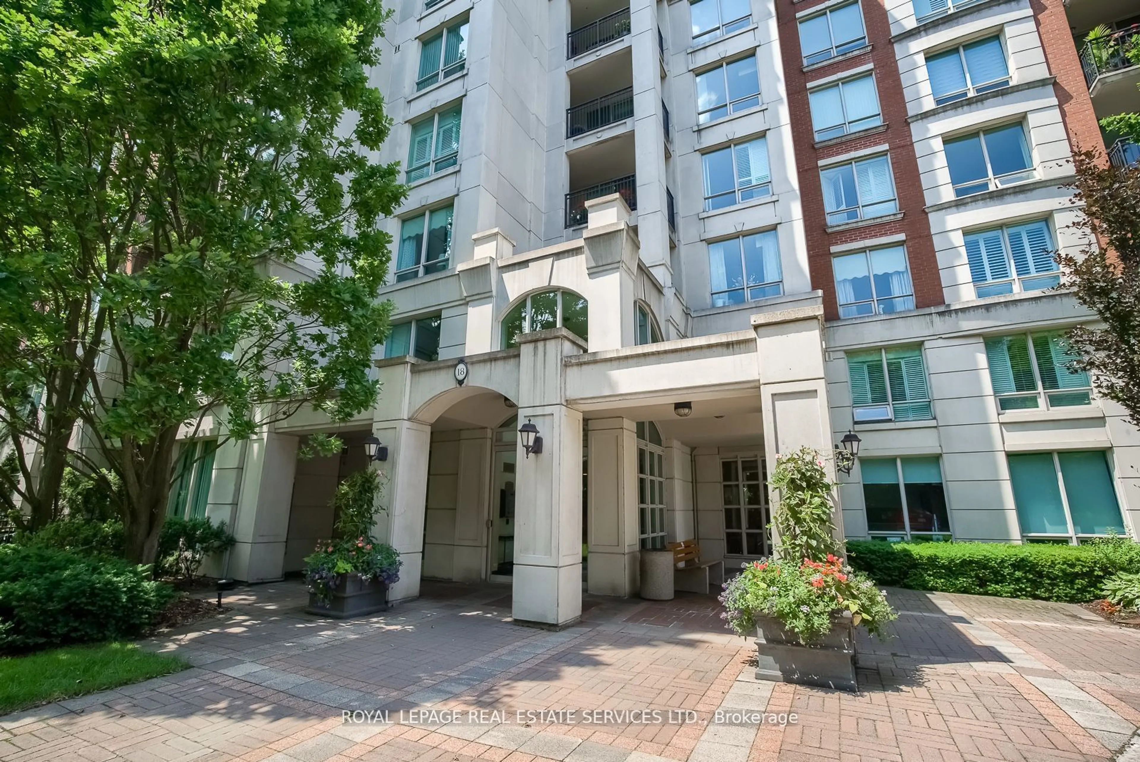 A pic from exterior of the house or condo, the front or back of building for 18 William Carson Cres #811, Toronto Ontario M2P 2G6