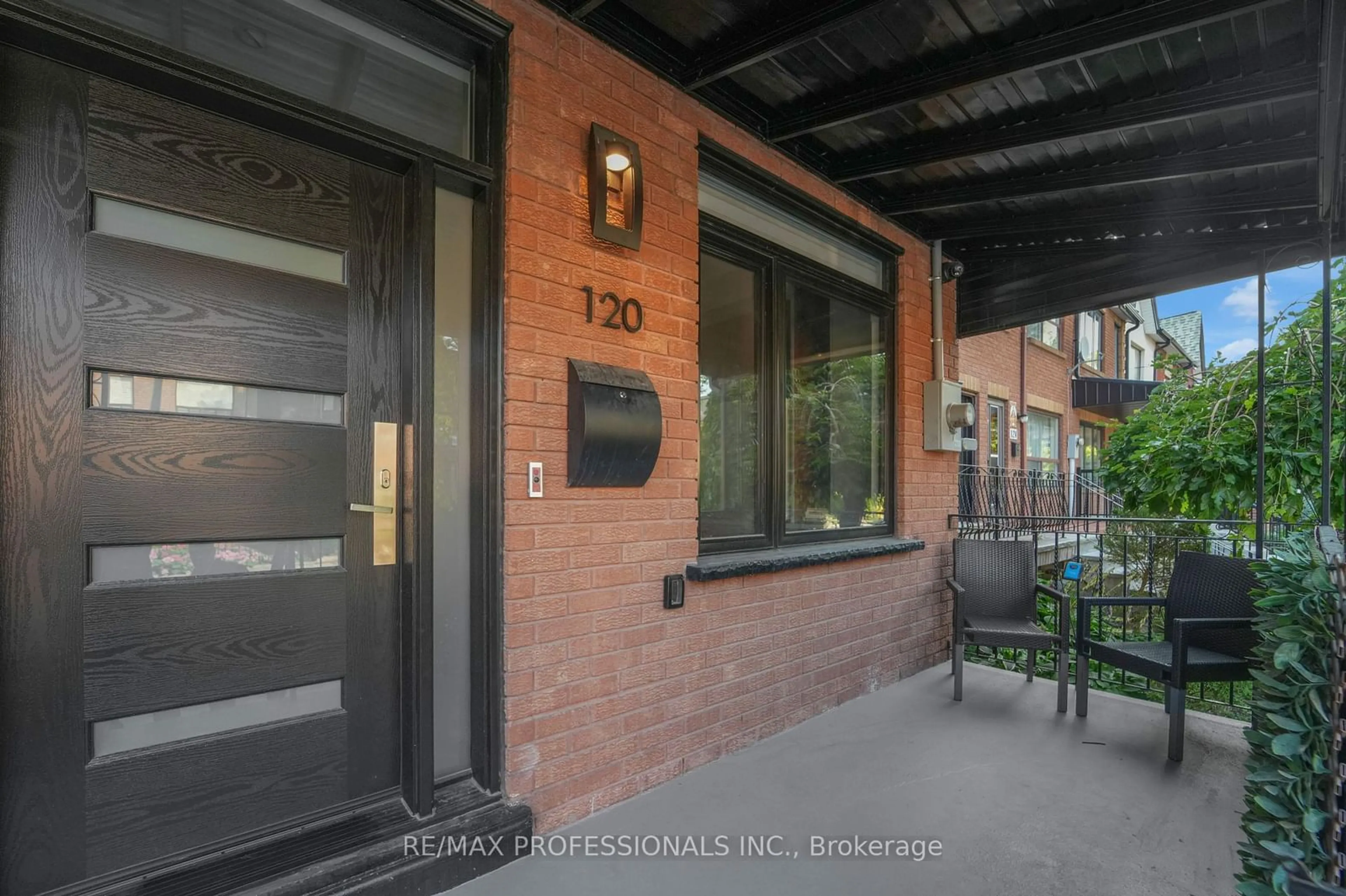 Indoor foyer for 120 Lisgar St, Toronto Ontario M6J 3G3