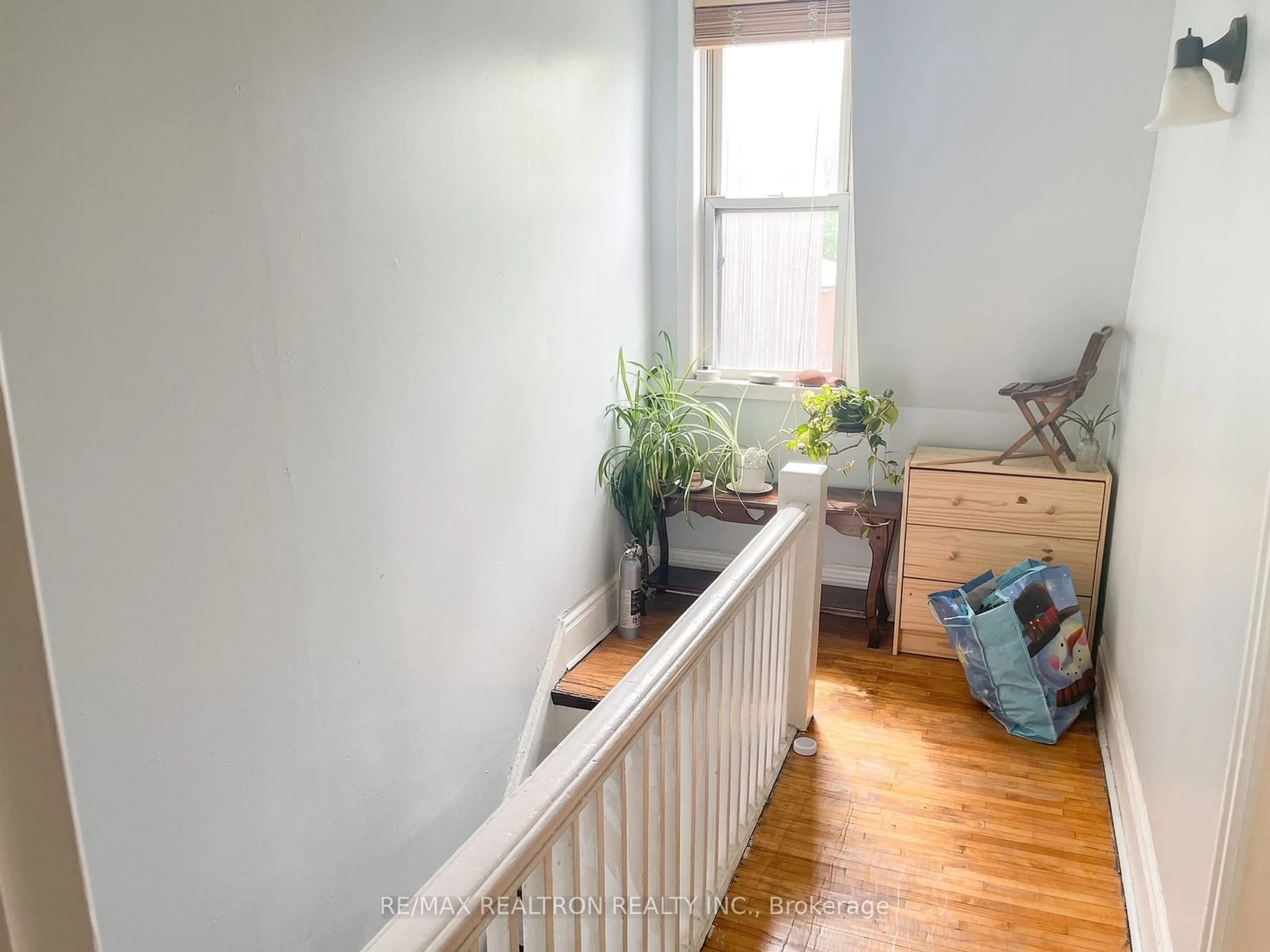 A pic of a room, wood floors for 82A Augusta Ave, Toronto Ontario M5T 2L1