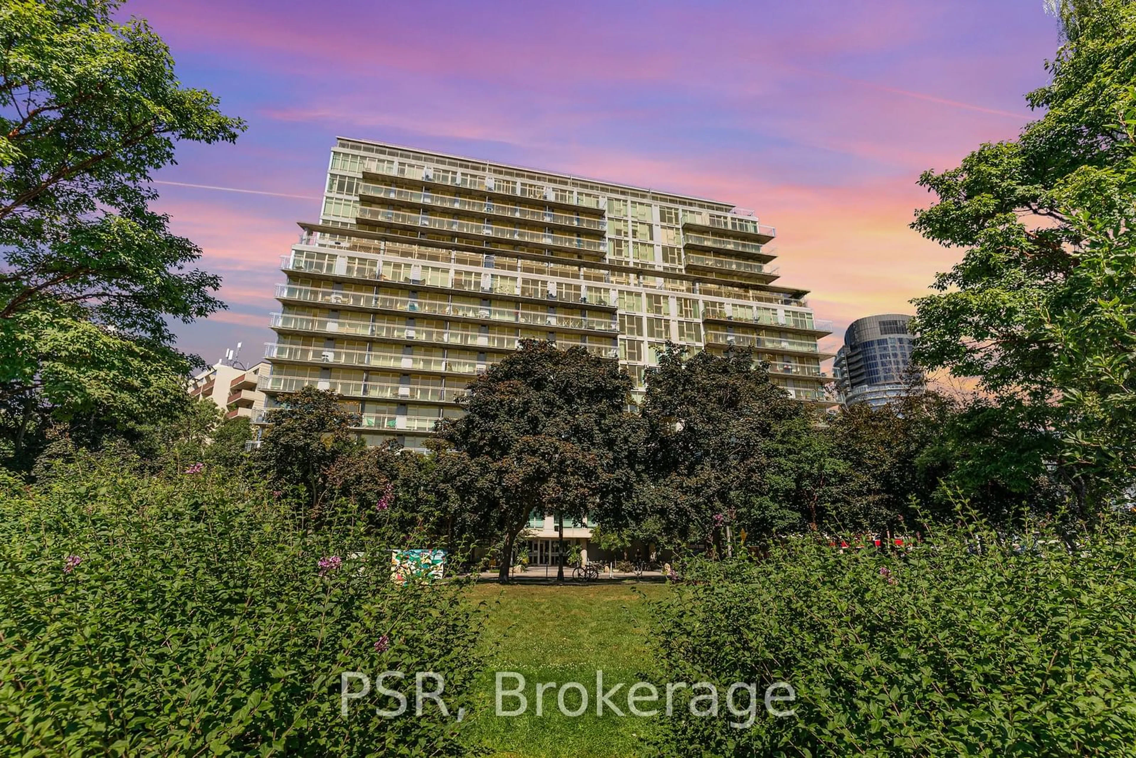 A pic from exterior of the house or condo, the front or back of building for 650 Queens Quay #921, Toronto Ontario M5V 3N2