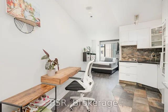 Additional property image - 650 Queens Quay Unit 921