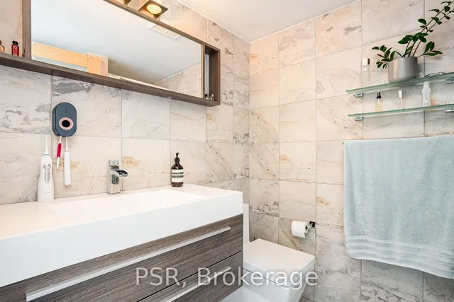 Additional property image - 650 Queens Quay Unit 921