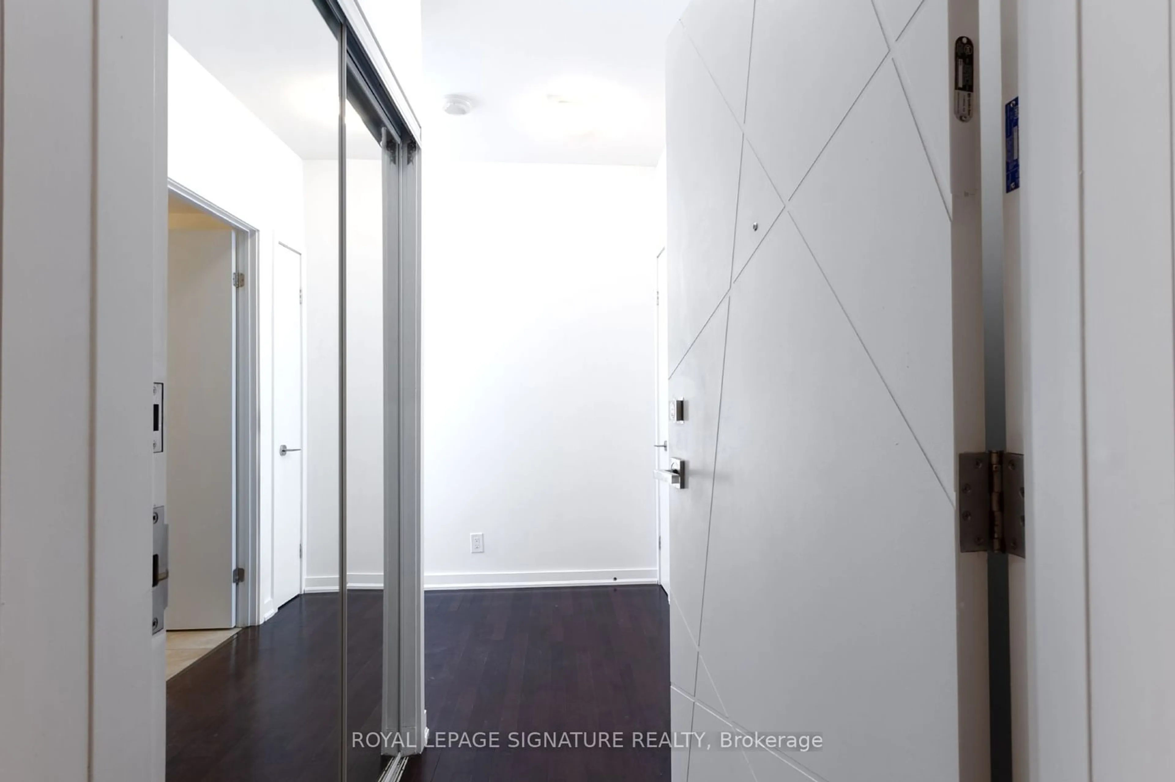 Indoor entryway, wood floors for 12 York St #4202, Toronto Ontario M5J 0A9