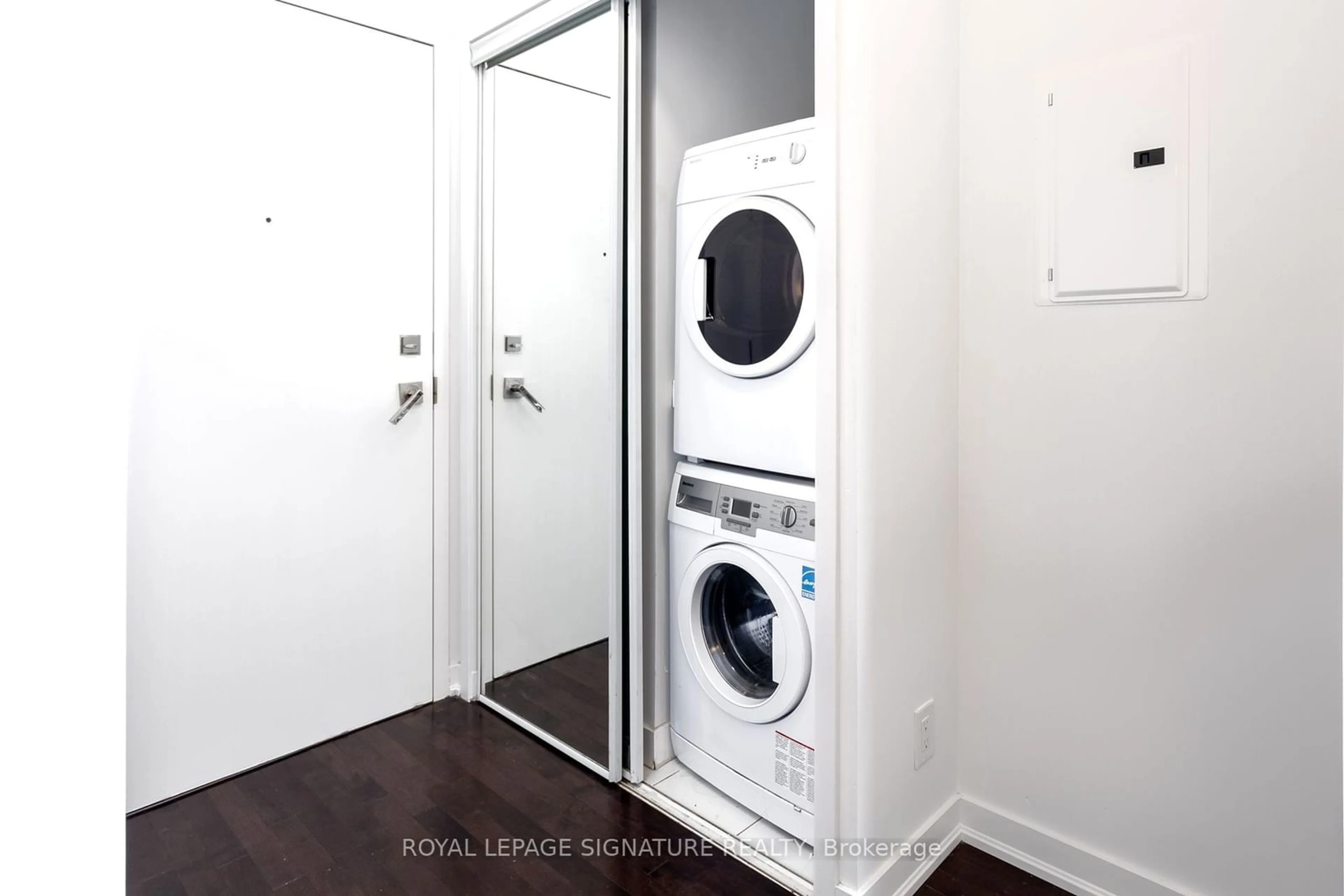 Laundry room for 12 York St #4202, Toronto Ontario M5J 0A9