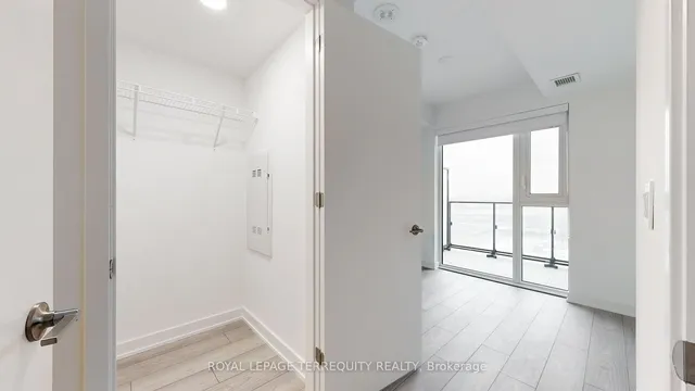 Additional property image - 8 Tippett Rd Unit 809