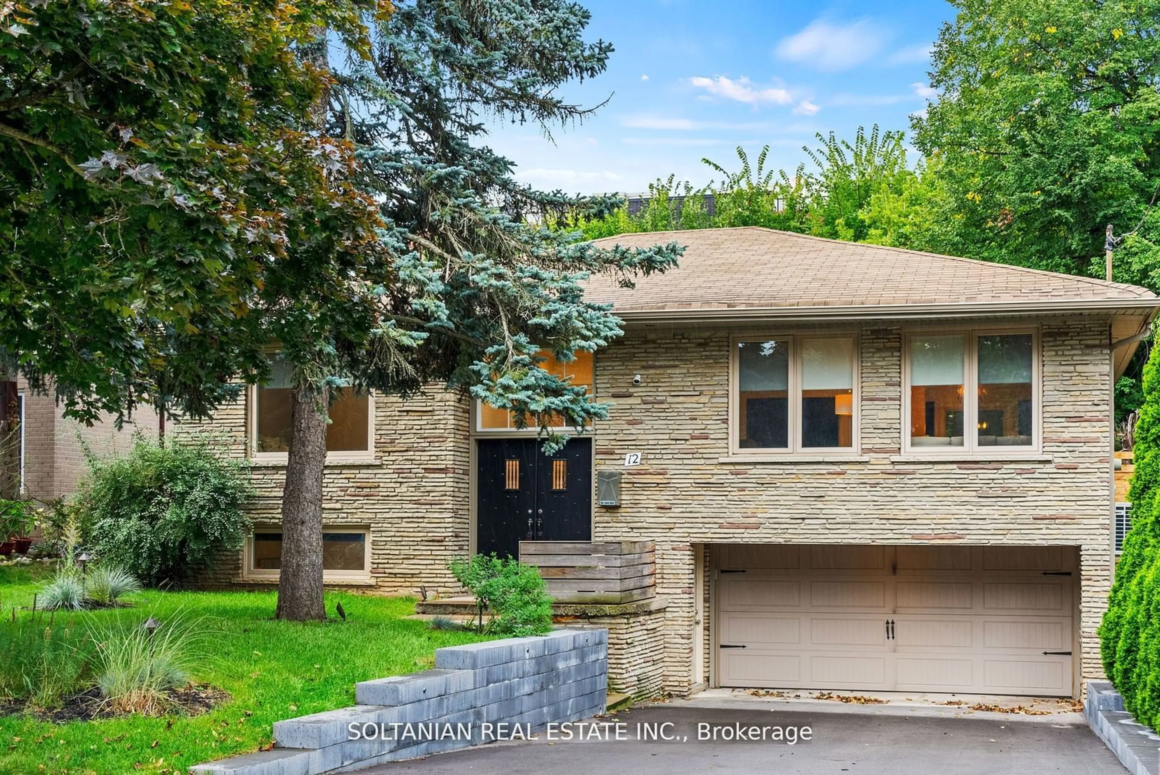 Frontside or backside of a home, cottage for 12 Blue Ridge Rd, Toronto Ontario M2K 1R5