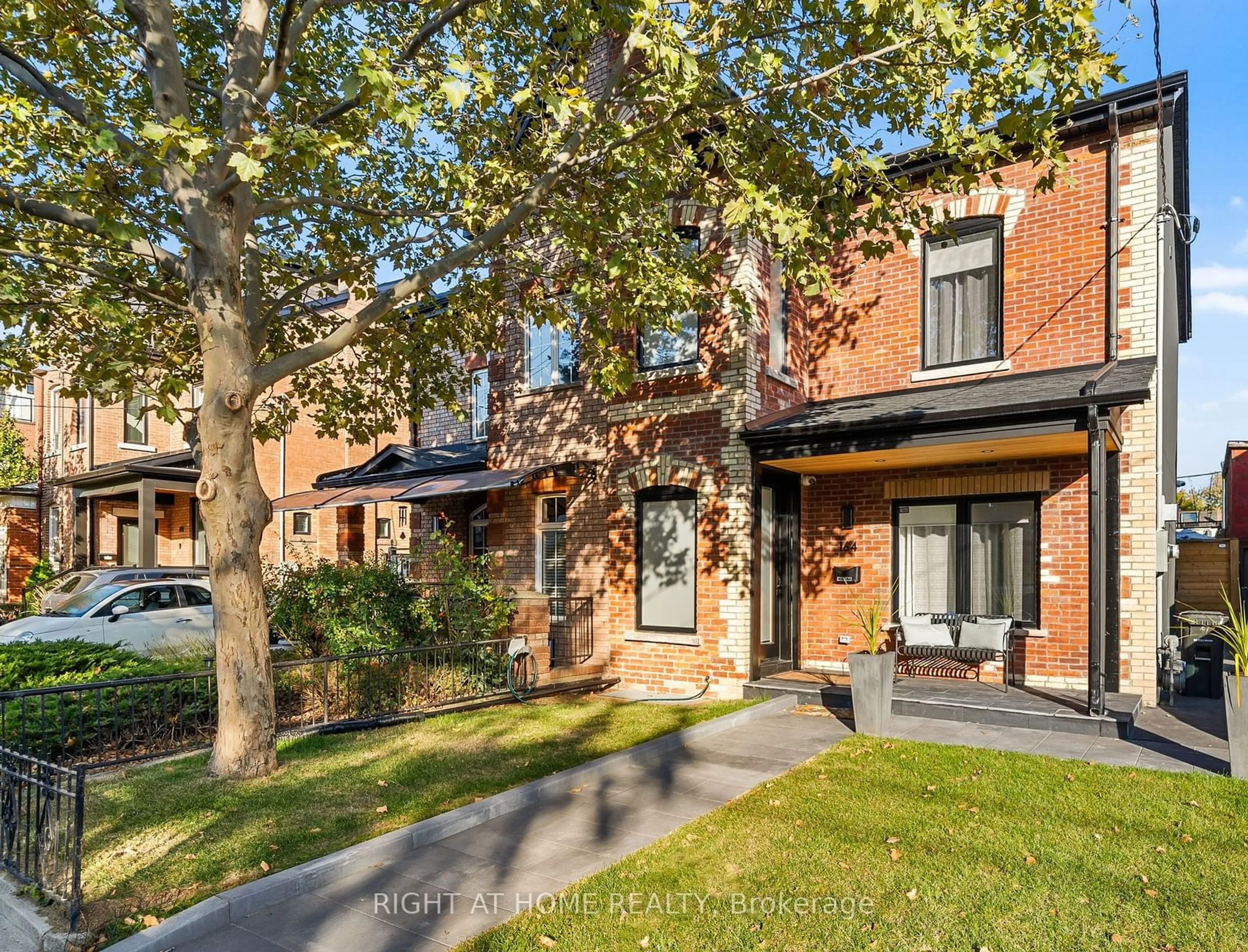 Home with brick exterior material for 164 argyle St, Toronto Ontario M6J 1P3