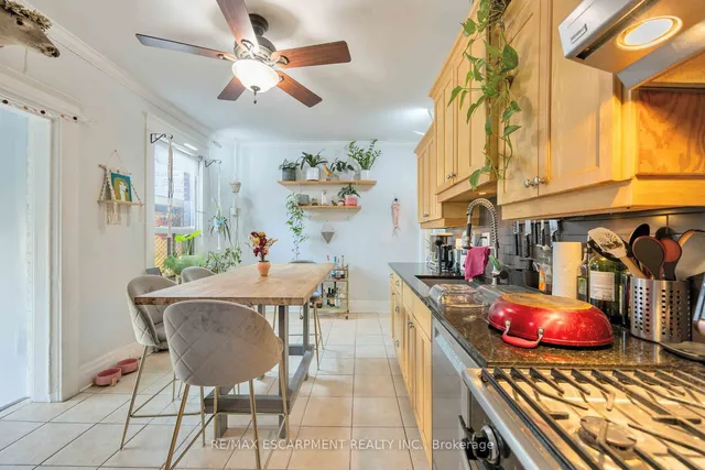 Additional property image - 689 Dovercourt Rd