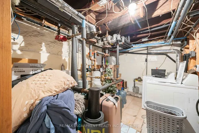 Additional property image - 689 Dovercourt Rd