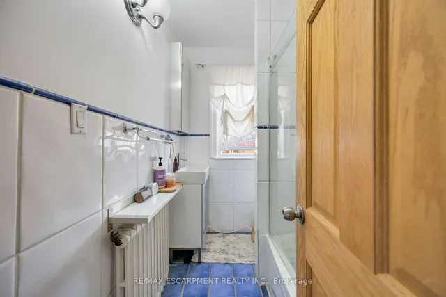 Additional property image - 689 Dovercourt Rd