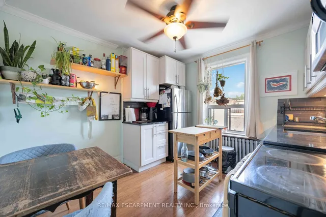 Additional property image - 689 Dovercourt Rd