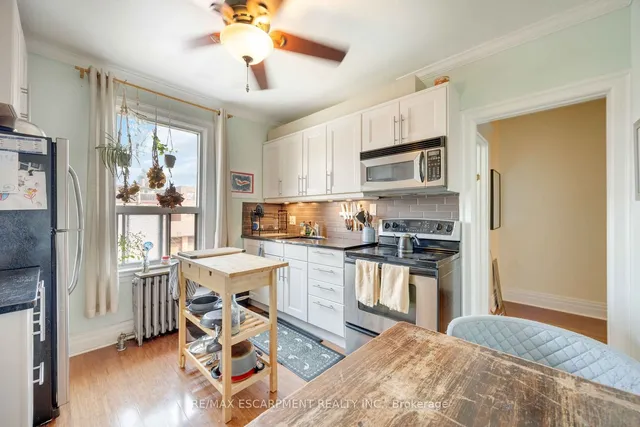 Additional property image - 689 Dovercourt Rd