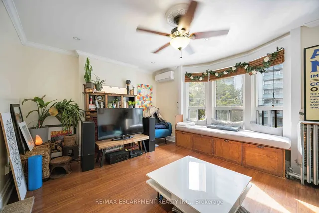 Additional property image - 689 Dovercourt Rd