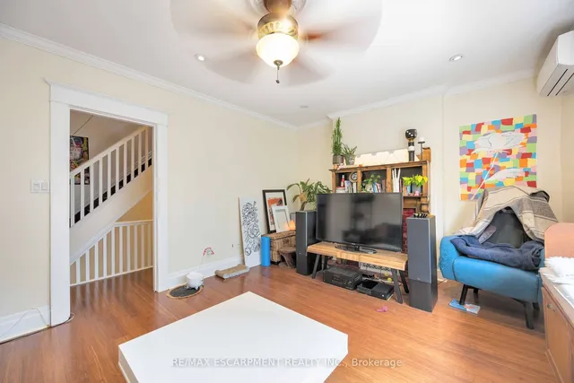 Additional property image - 689 Dovercourt Rd
