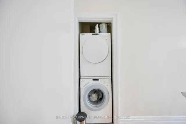 Additional property image - 689 Dovercourt Rd