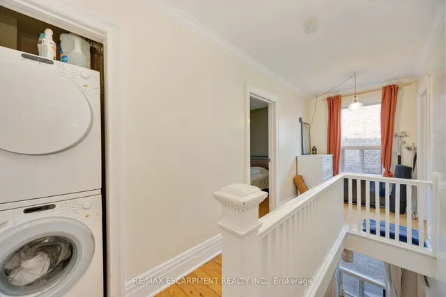 Additional property image - 689 Dovercourt Rd