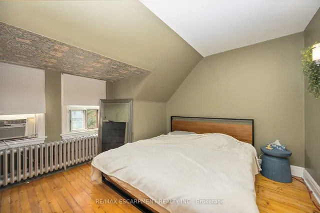 Additional property image - 689 Dovercourt Rd