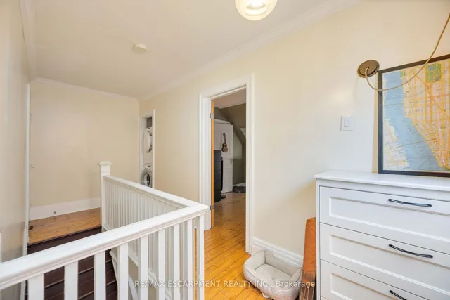 Additional property image - 689 Dovercourt Rd