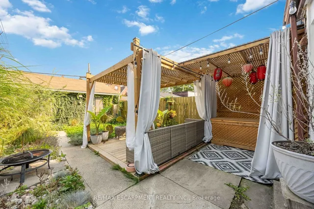 Additional property image - 689 Dovercourt Rd