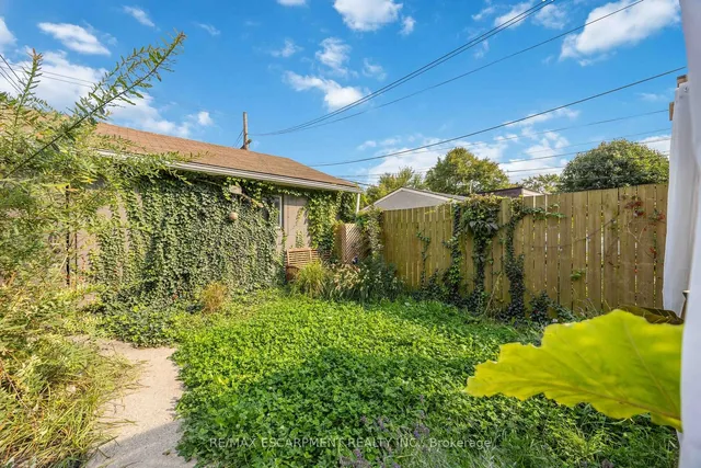 Additional property image - 689 Dovercourt Rd