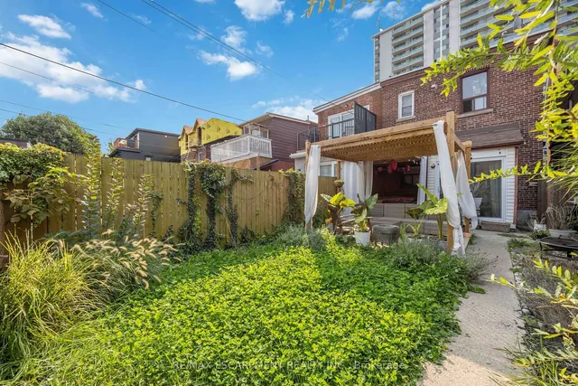 Additional property image - 689 Dovercourt Rd