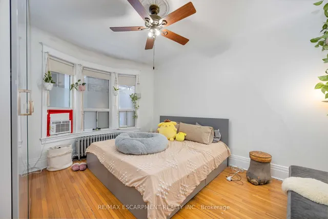 Additional property image - 689 Dovercourt Rd