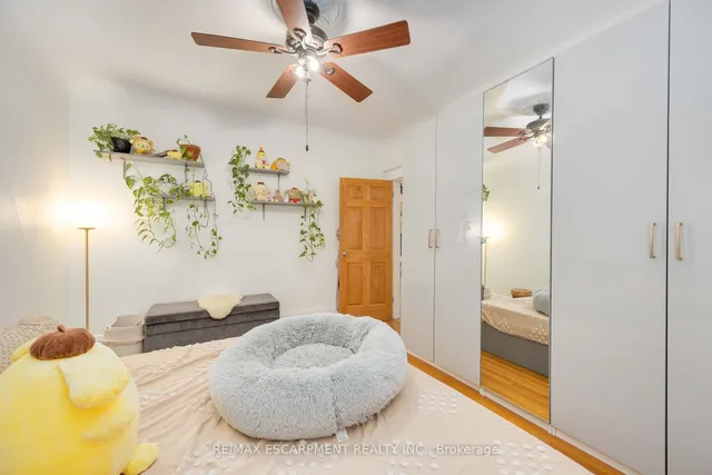 Additional property image - 689 Dovercourt Rd