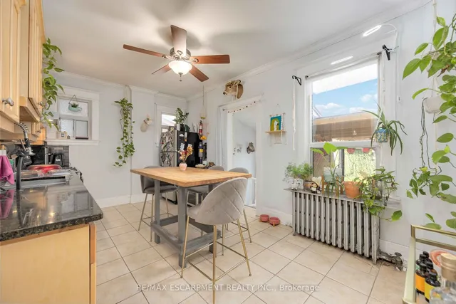 Additional property image - 689 Dovercourt Rd